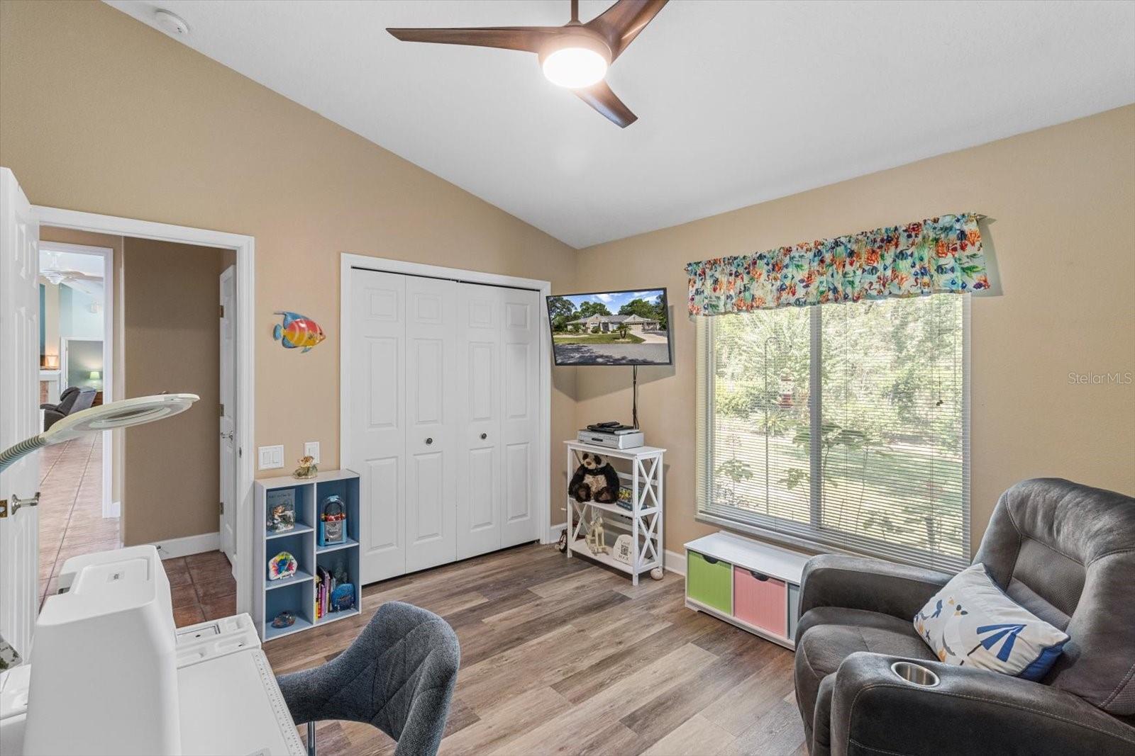 Image 33 of 47 For 30 Mayflower Court S