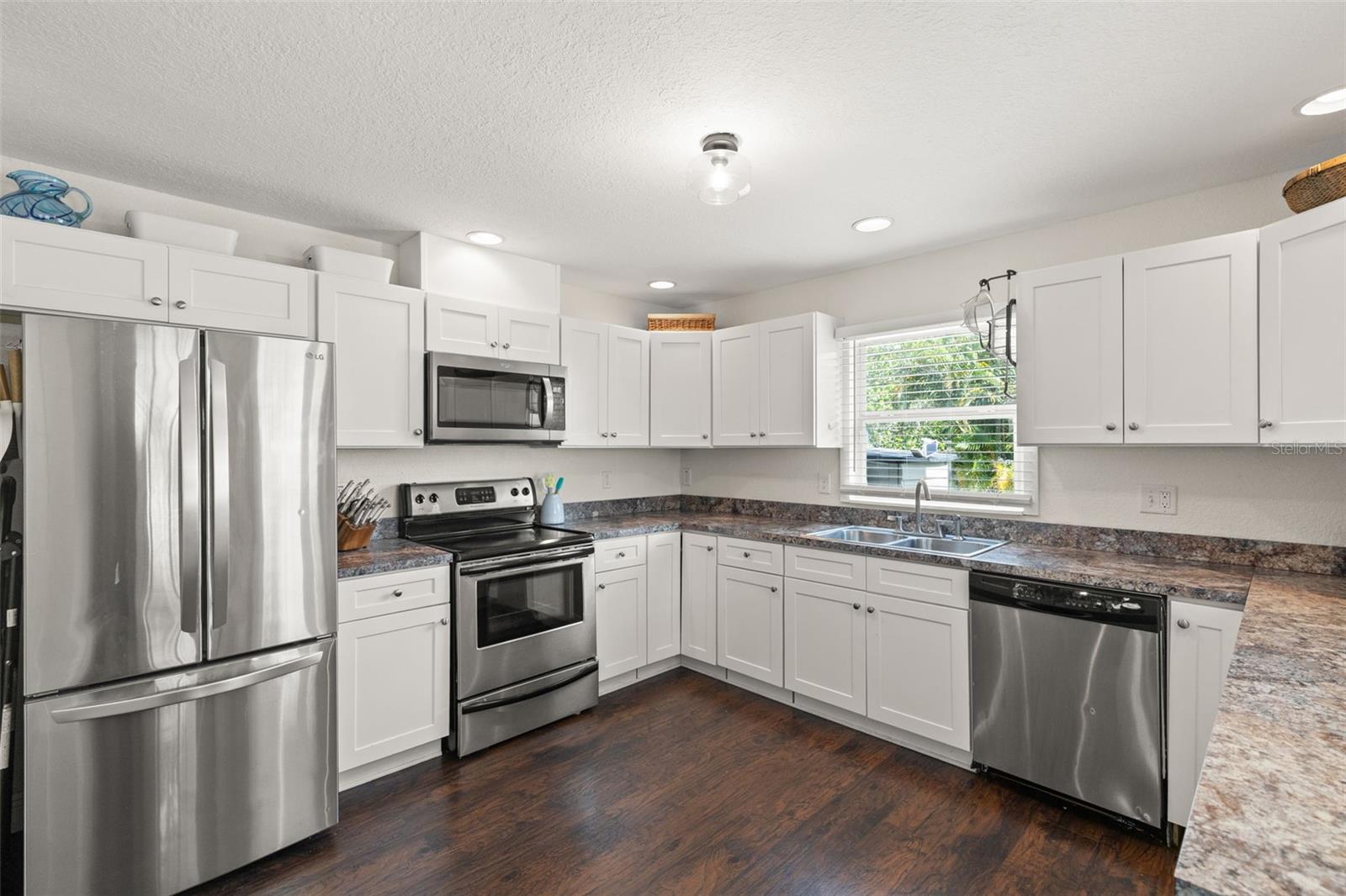 Image 12 of 31 For 469 38th Avenue N