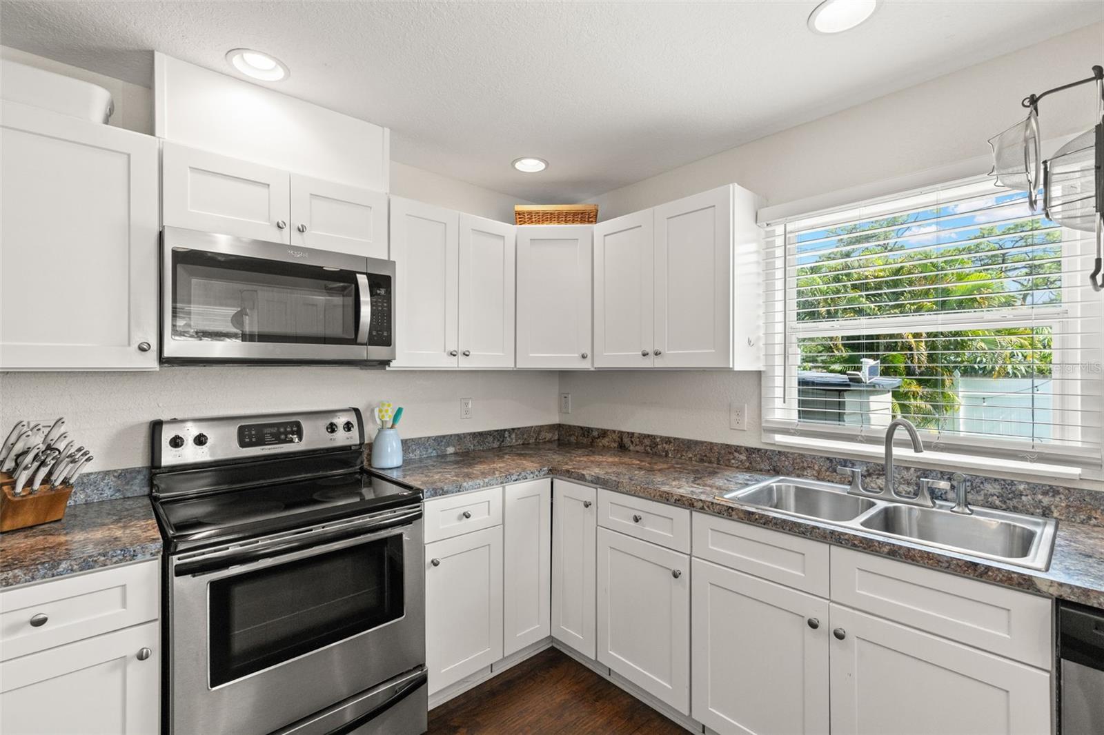 Image 13 of 31 For 469 38th Avenue N