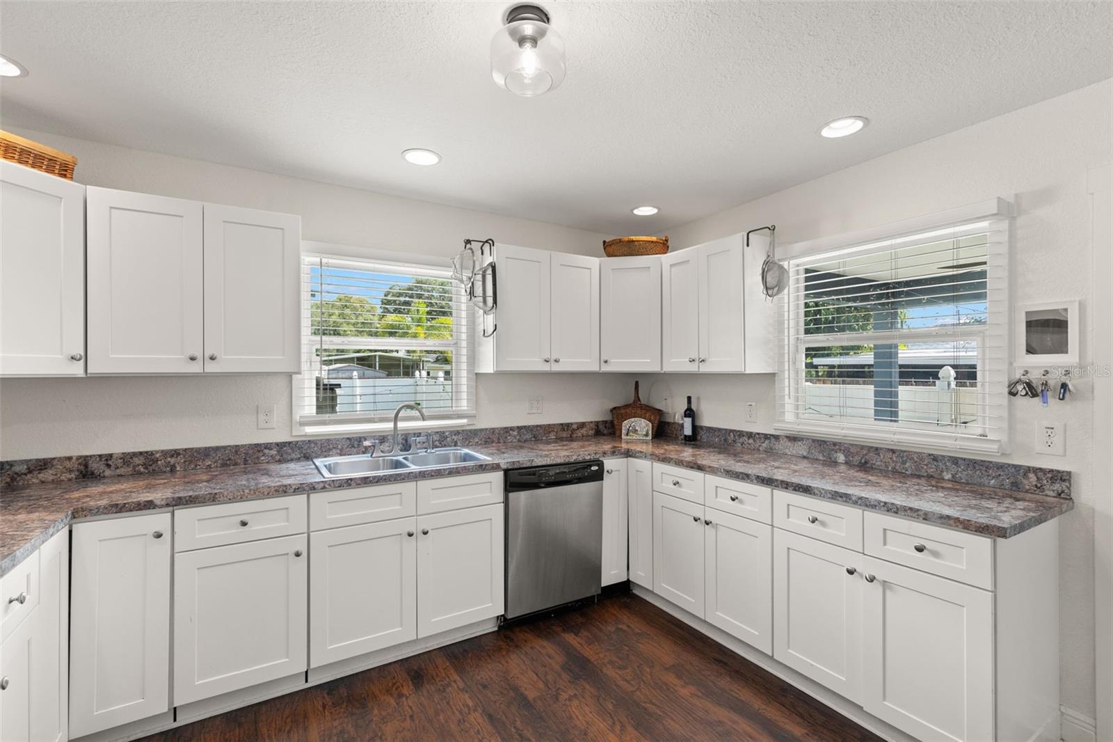 Image 14 of 31 For 469 38th Avenue N