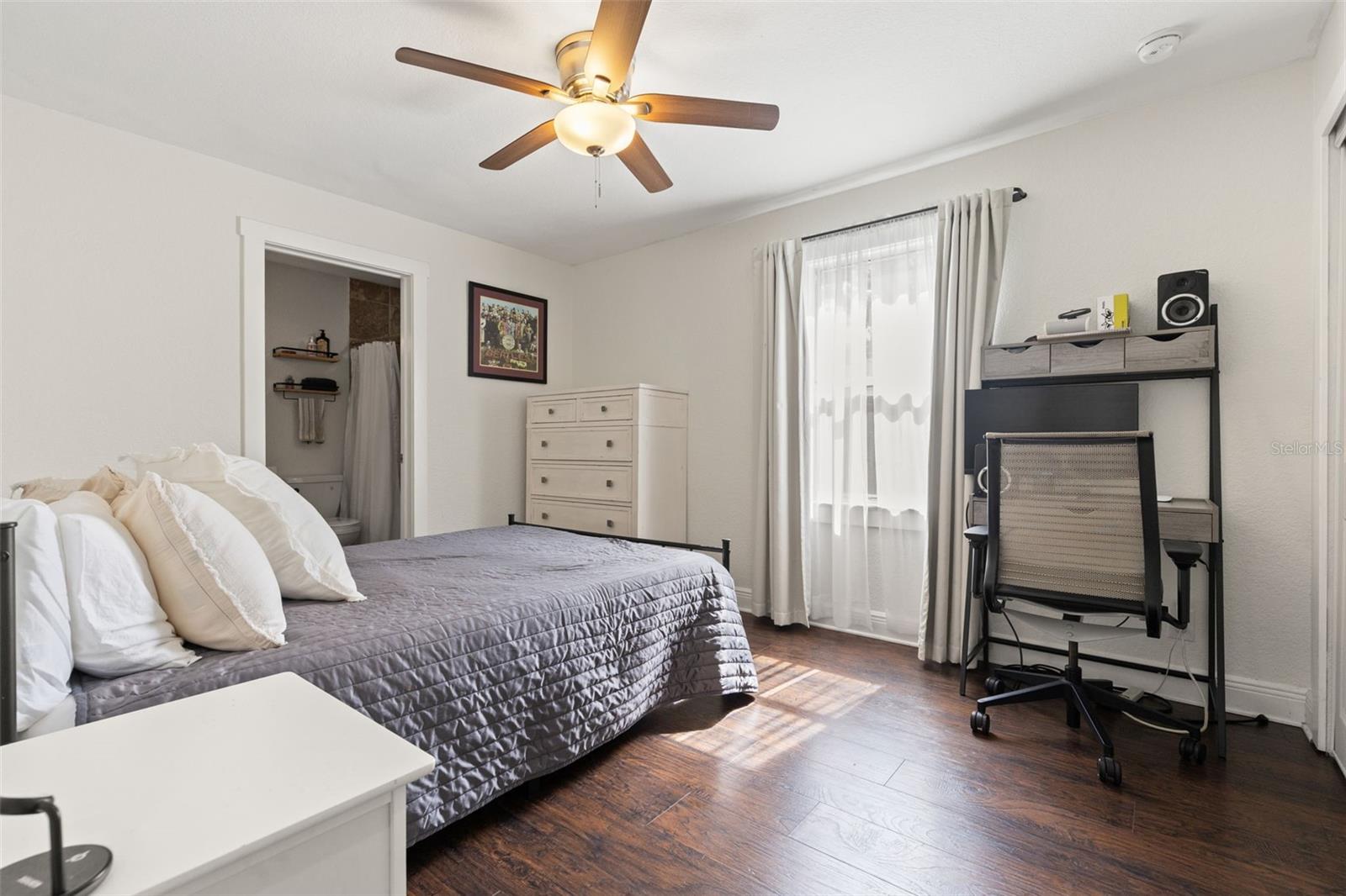 Image 17 of 31 For 469 38th Avenue N