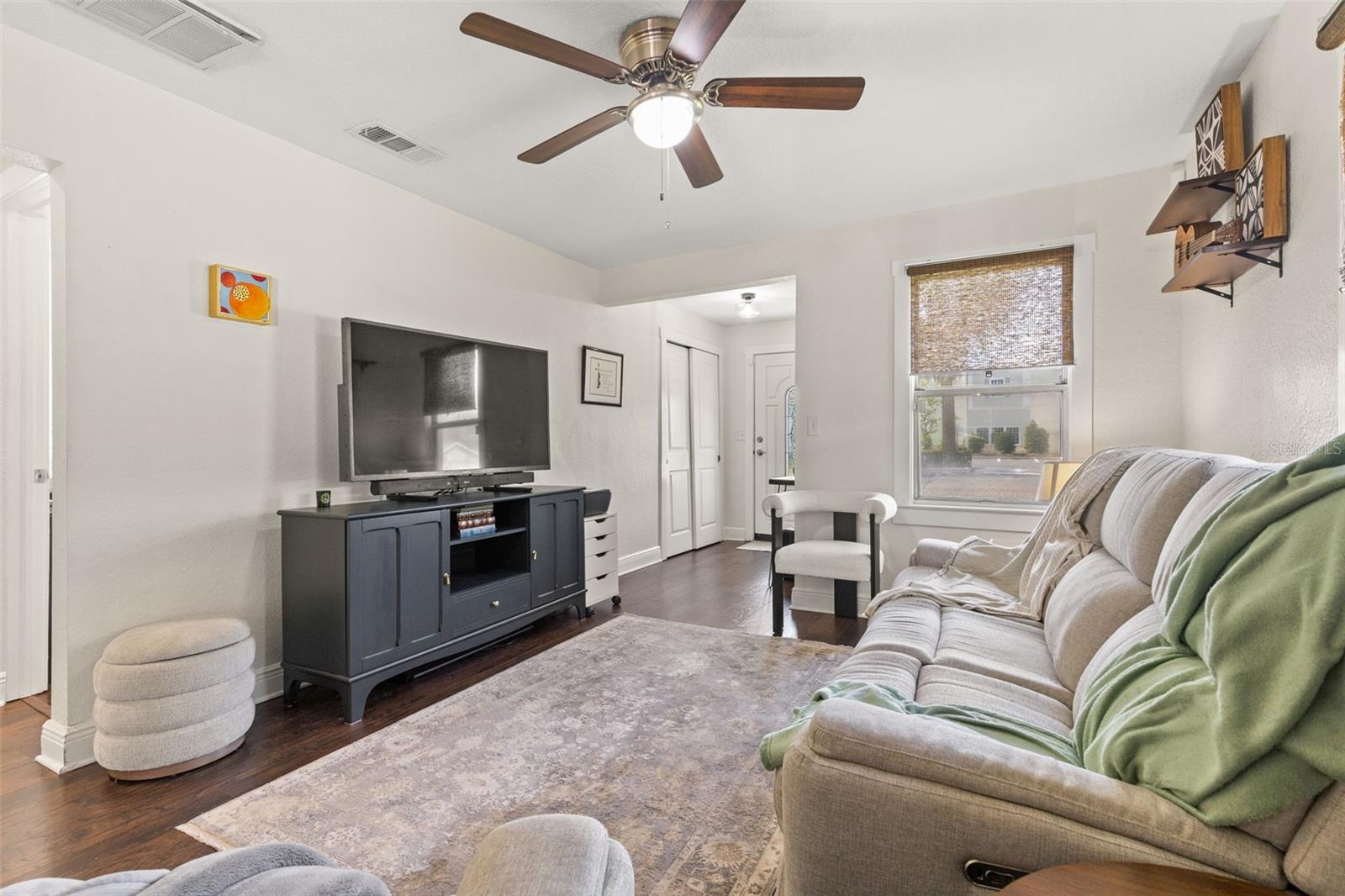 Image 6 of 31 For 469 38th Avenue N