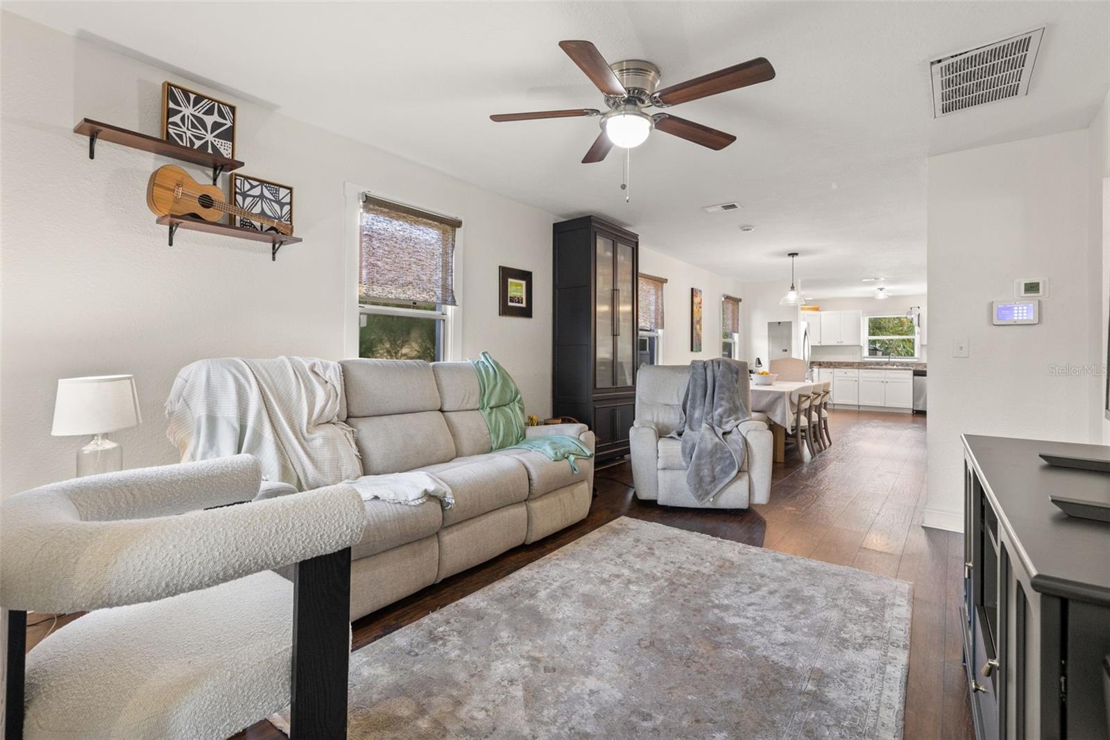 Image 7 of 31 For 469 38th Avenue N
