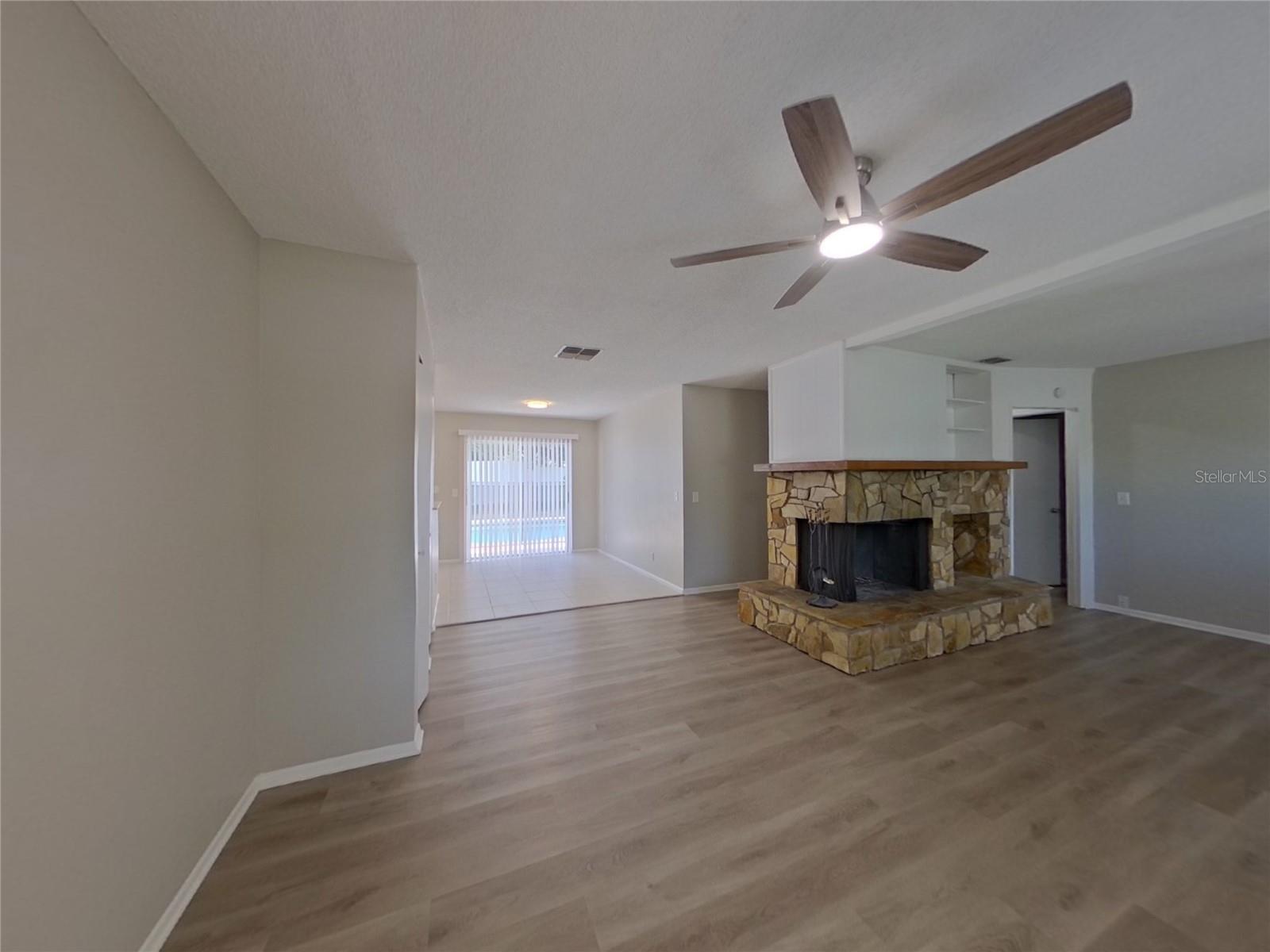 Image 4 of 13 For 8001 Cottonwoode Drive