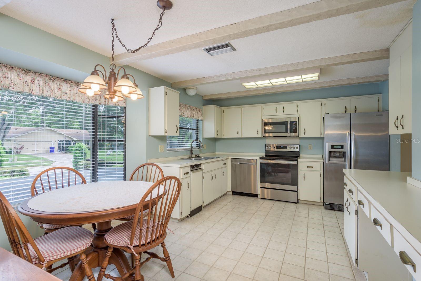 Image 10 of 37 For 828 Lakeside Terrace