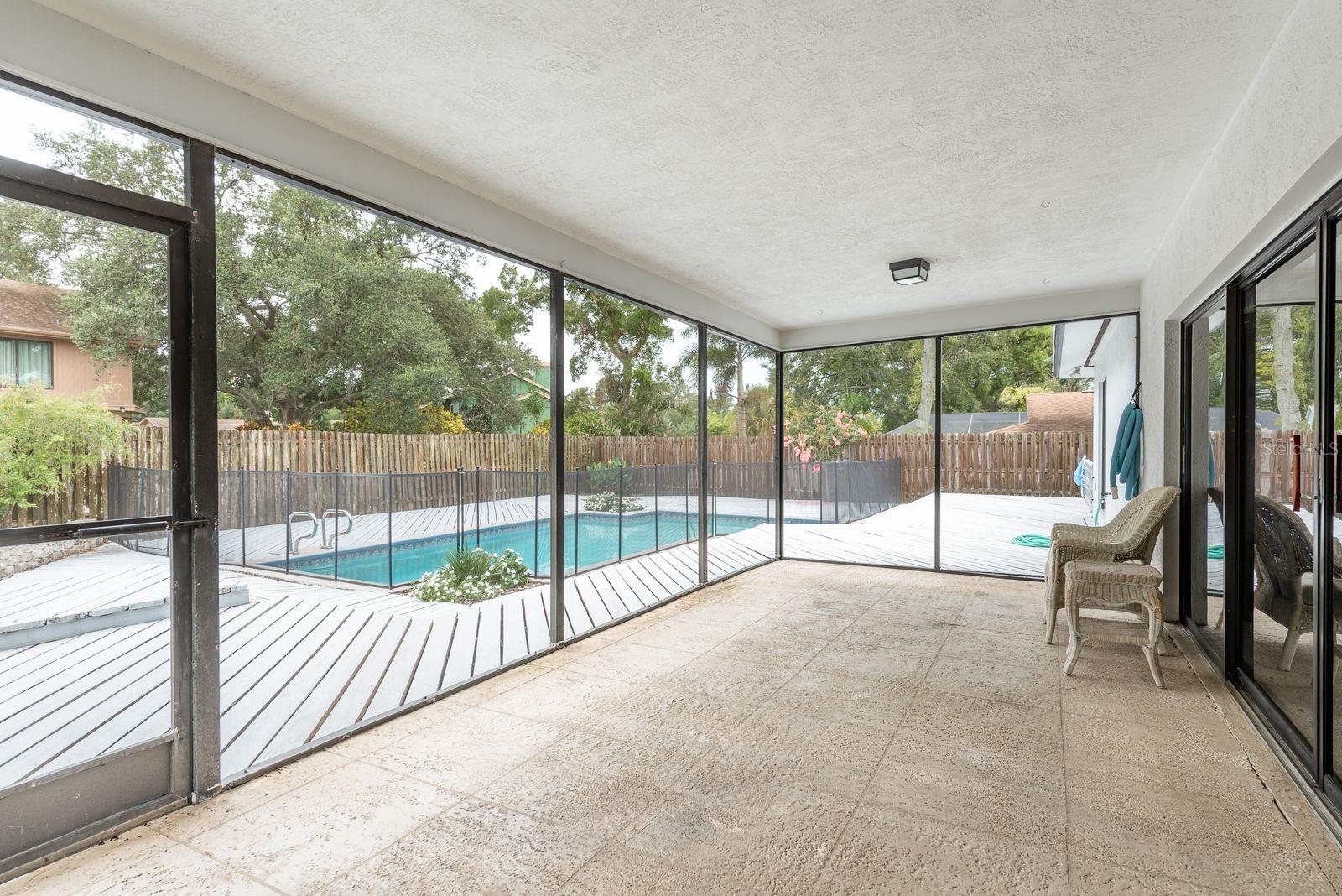 Image 24 of 37 For 828 Lakeside Terrace