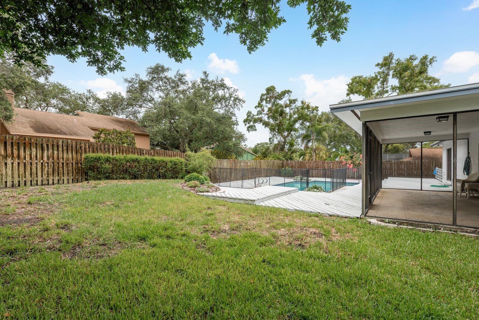 Image 28 of 37 For 828 Lakeside Terrace