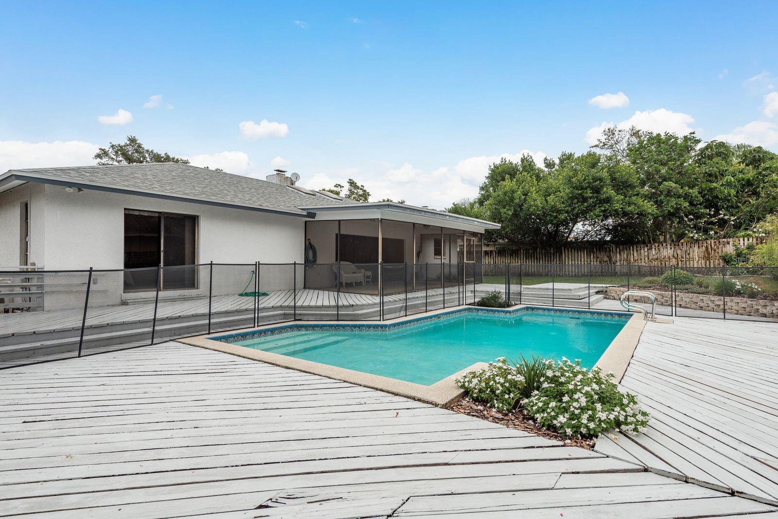 Image 29 of 37 For 828 Lakeside Terrace