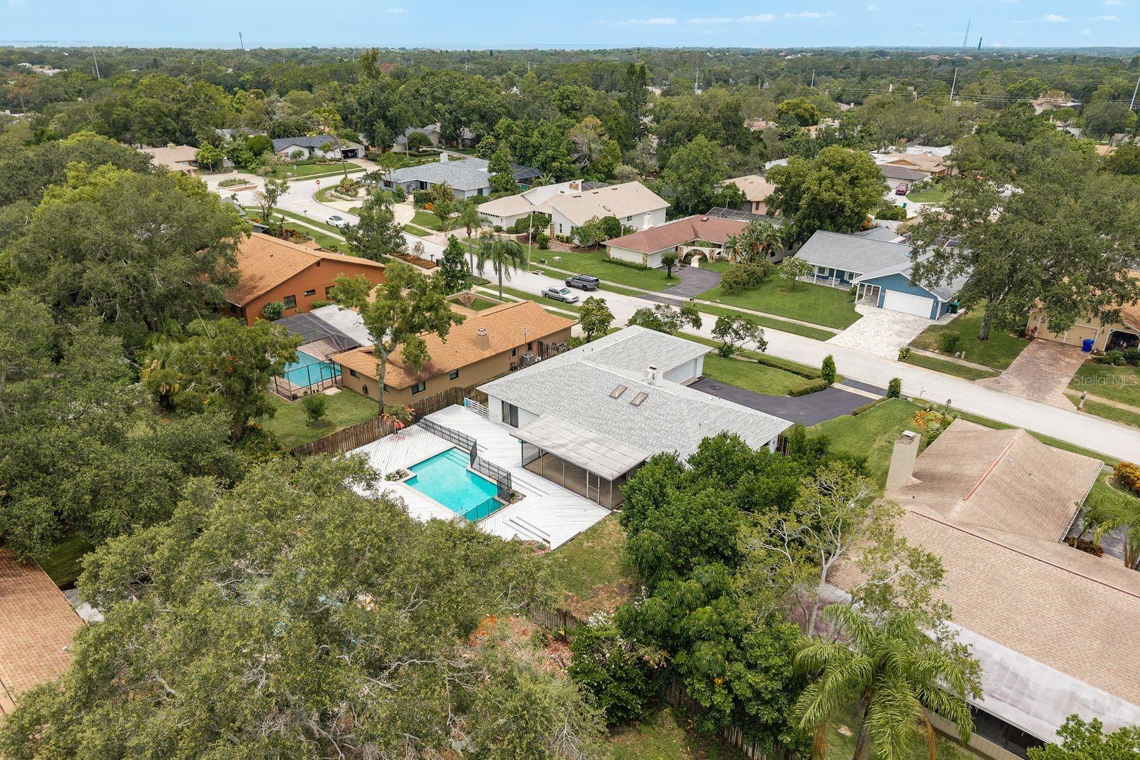 Image 32 of 37 For 828 Lakeside Terrace