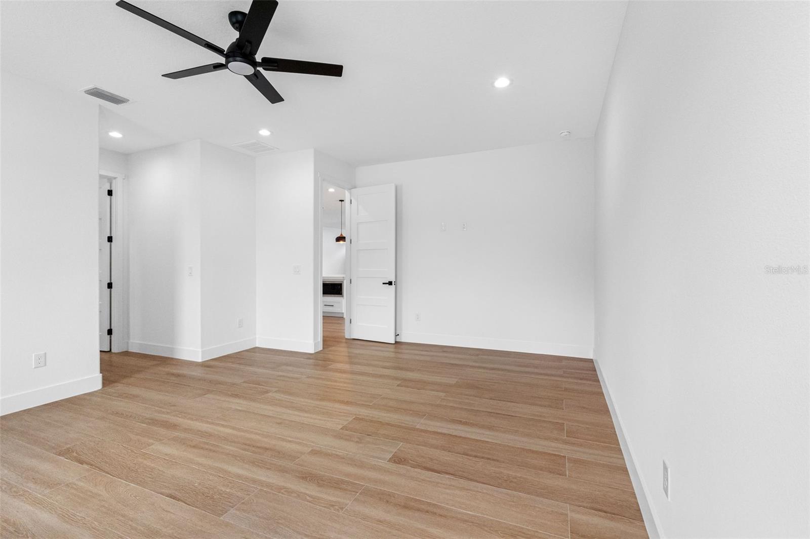 Image 31 of 40 For 6744 Ralston Beach Circle