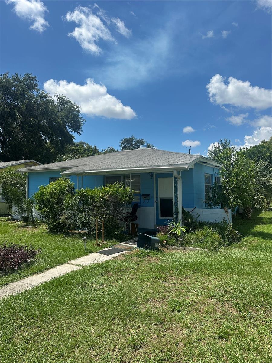 Image 2 of 23 For 2427 39th Avenue N