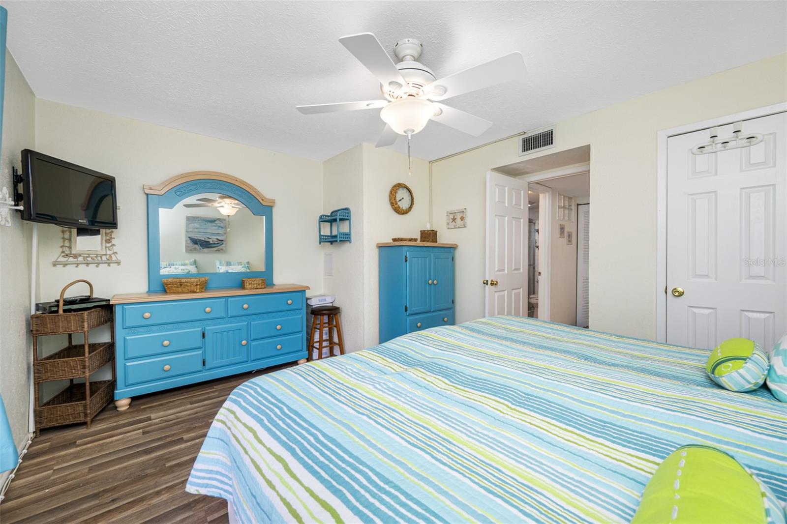 Image 22 of 48 For 3715 42nd Way S E