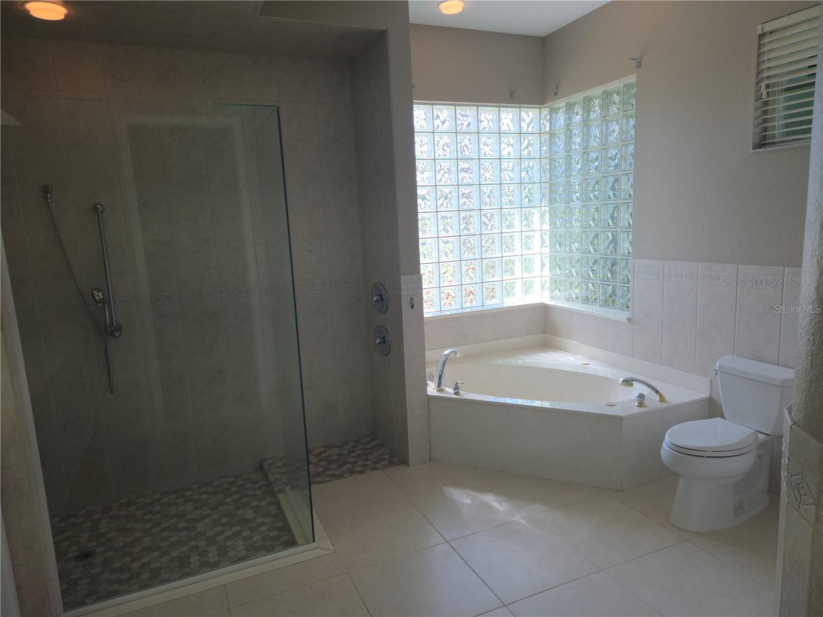 Image 22 of 29 For 1221 Peppertree Lane