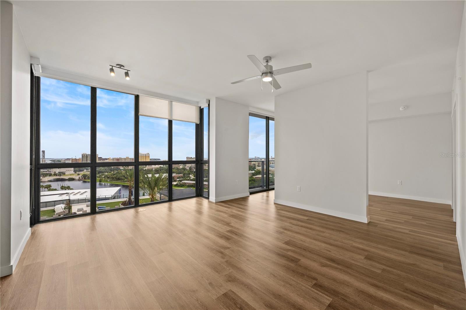 Image 17 of 100 For 300 W Tyler St  1502