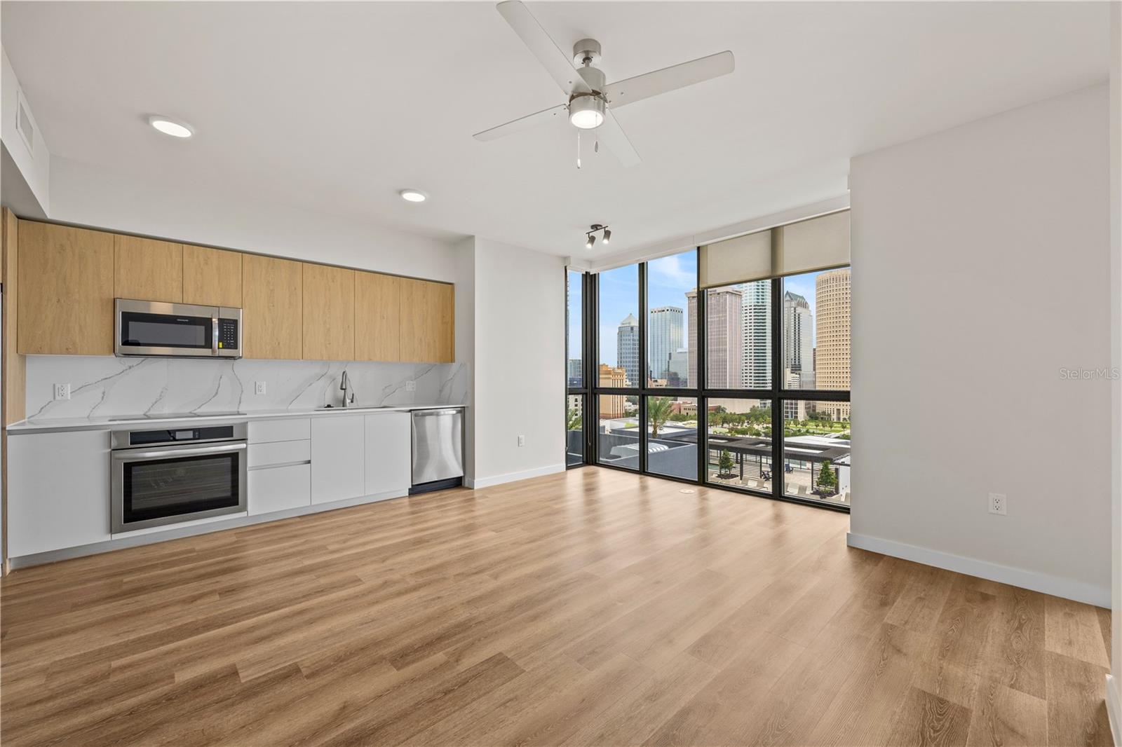 Image 18 of 100 For 300 W Tyler St  1502