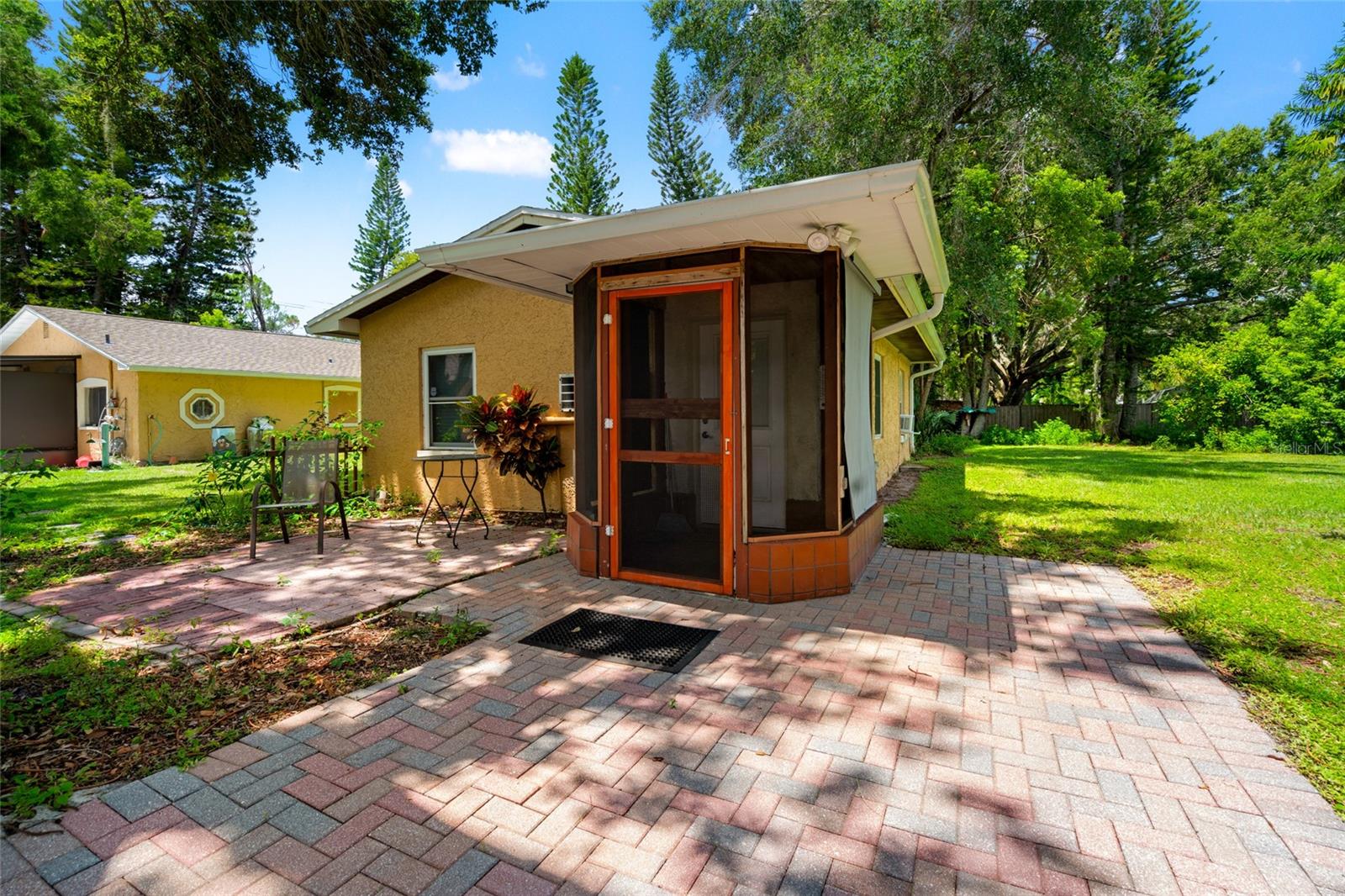 Image 2 of 17 For 5709 Lake Le Clare Road