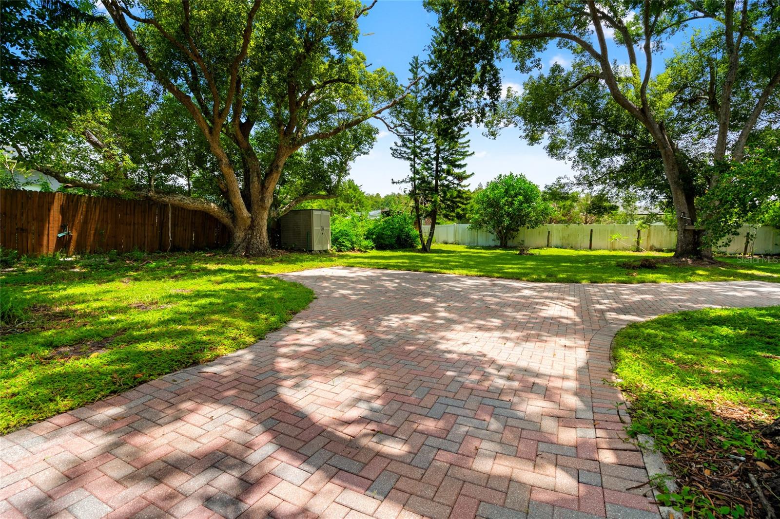 Image 4 of 17 For 5709 Lake Le Clare Road