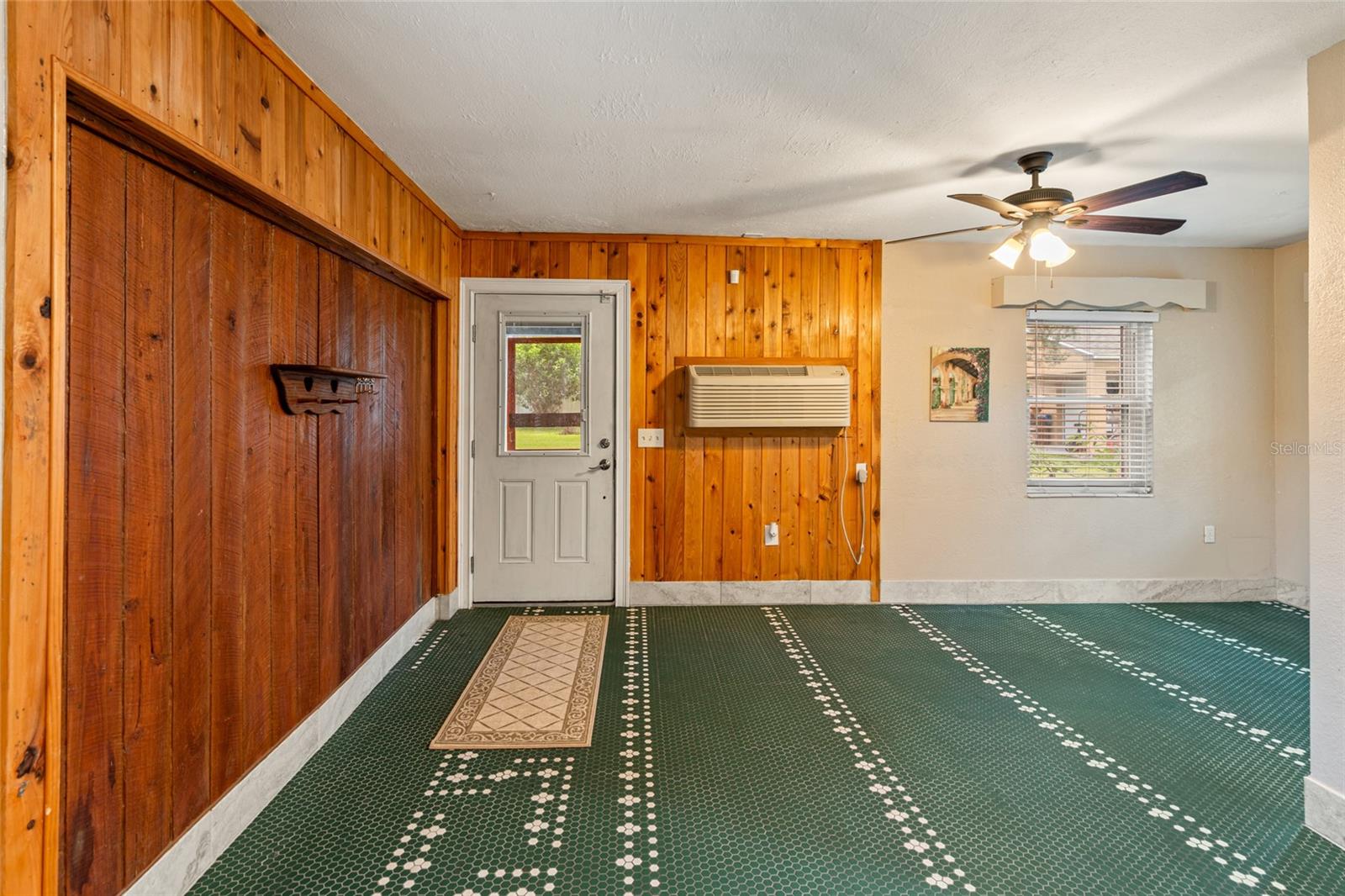 Image 5 of 17 For 5709 Lake Le Clare Road