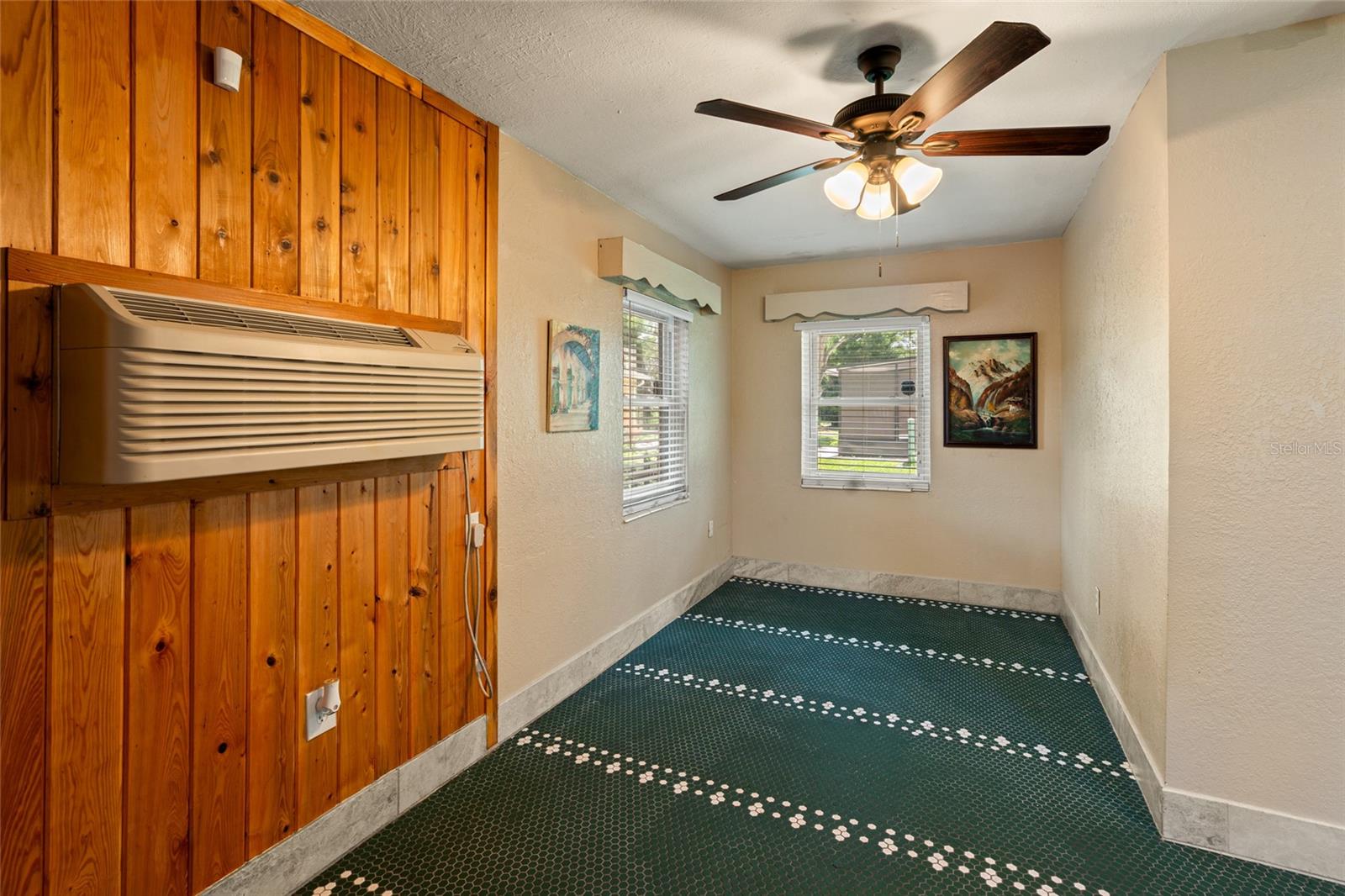 Image 6 of 17 For 5709 Lake Le Clare Road