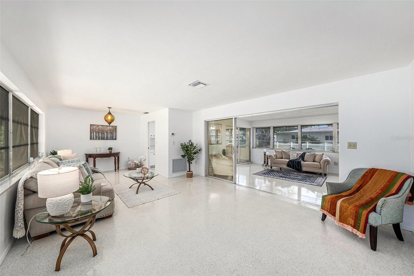 Image 7 of 36 For 2062 Forest Drive