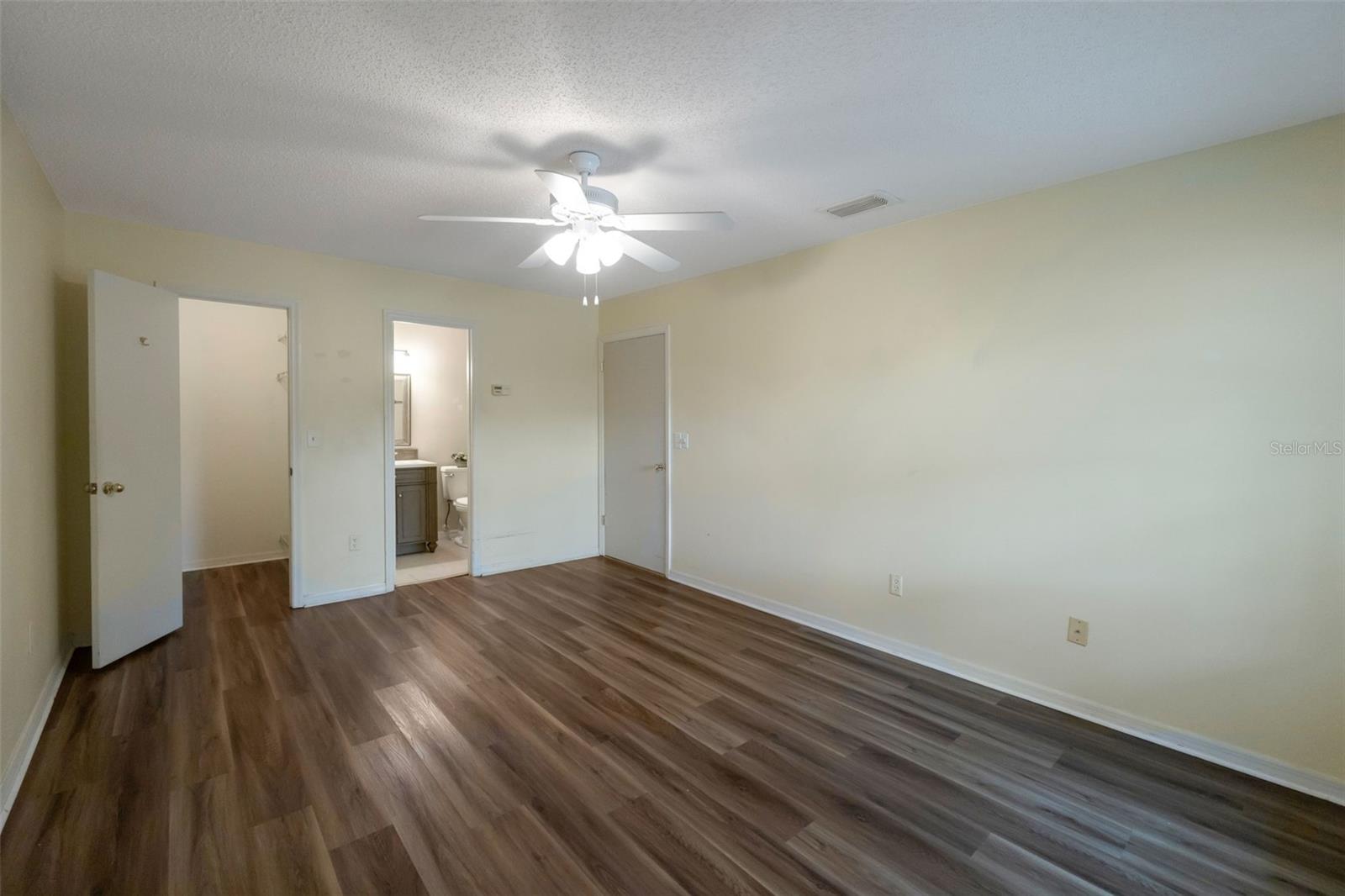 Image 13 of 33 For 1005 Harefield Circle 43
