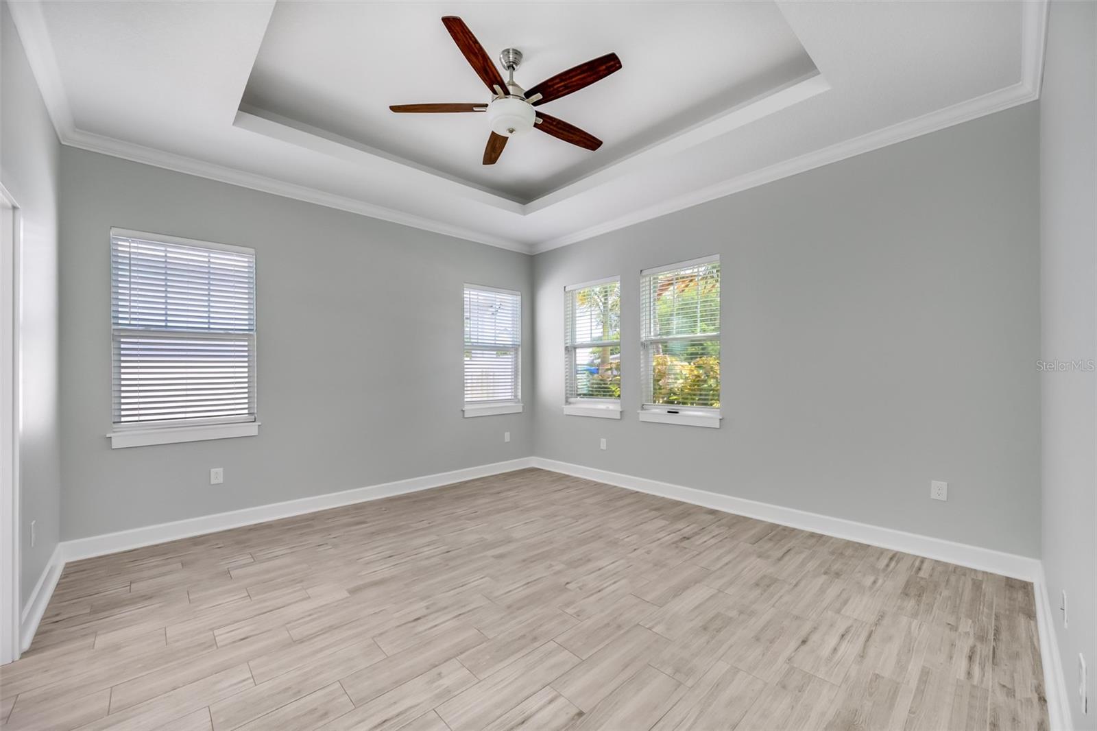 Image 10 of 73 For 475 36th Avenue N