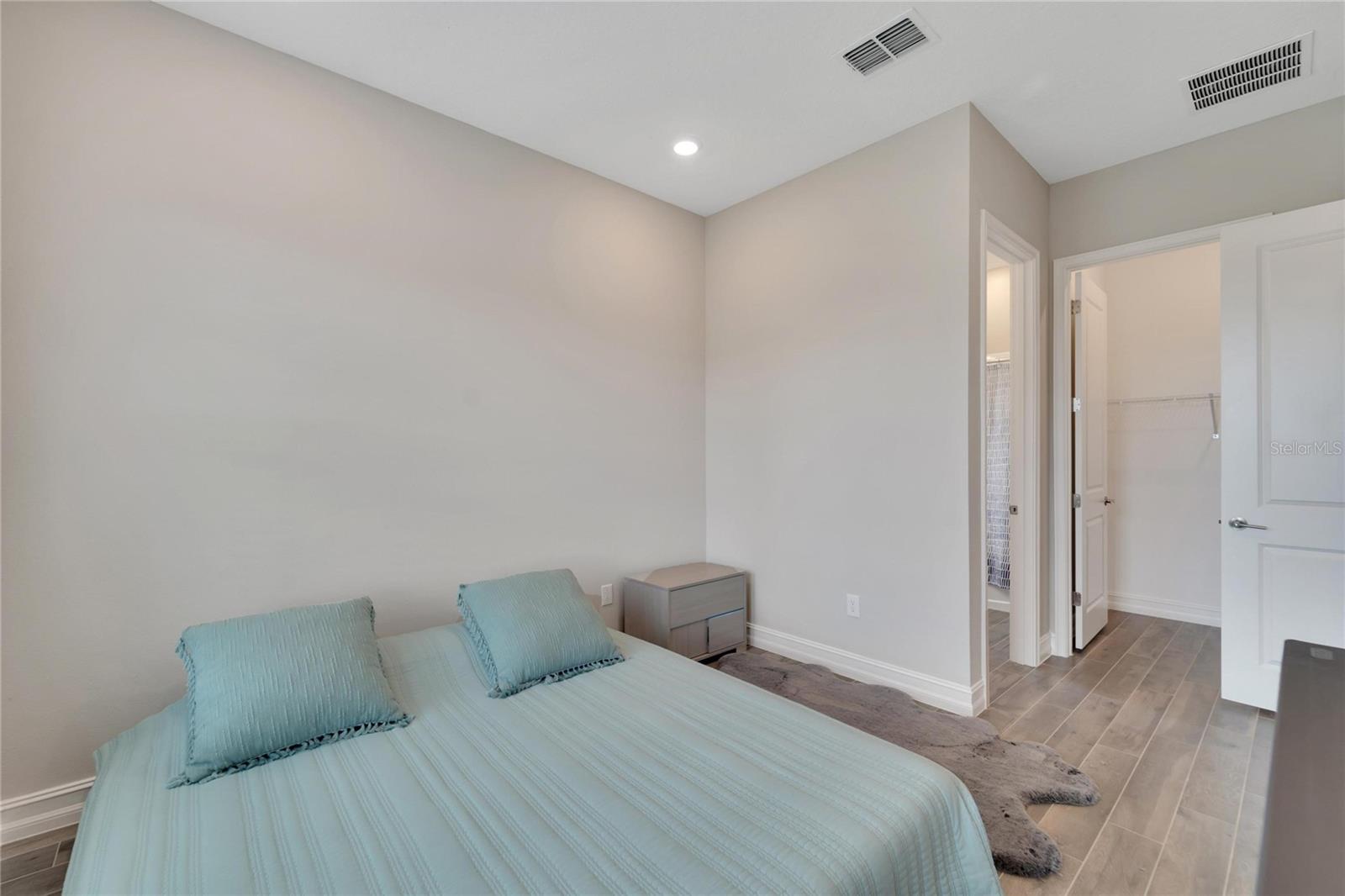 Image 35 of 89 For 2318 5th Street E