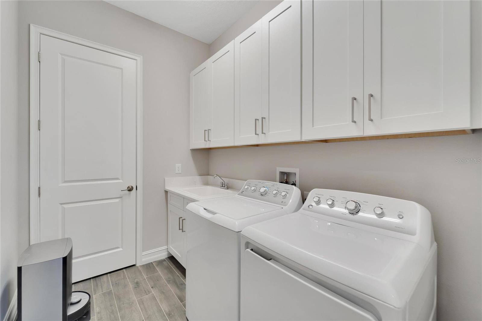 Image 41 of 89 For 2318 5th Street E