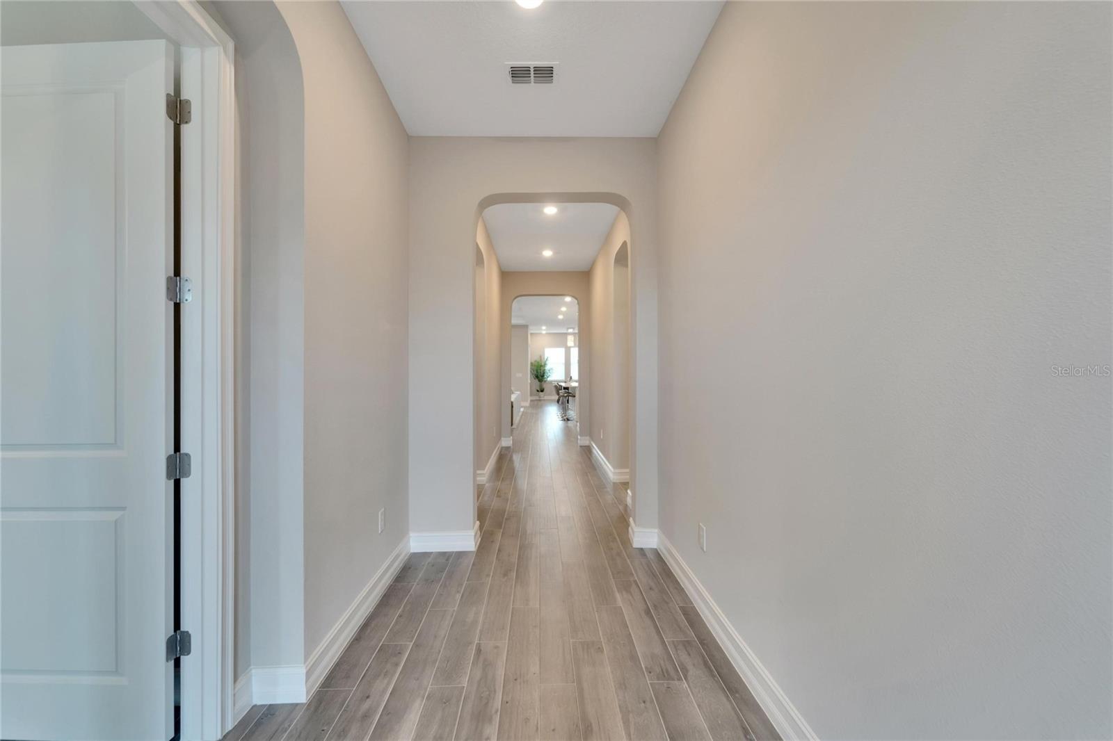 Image 6 of 89 For 2318 5th Street E