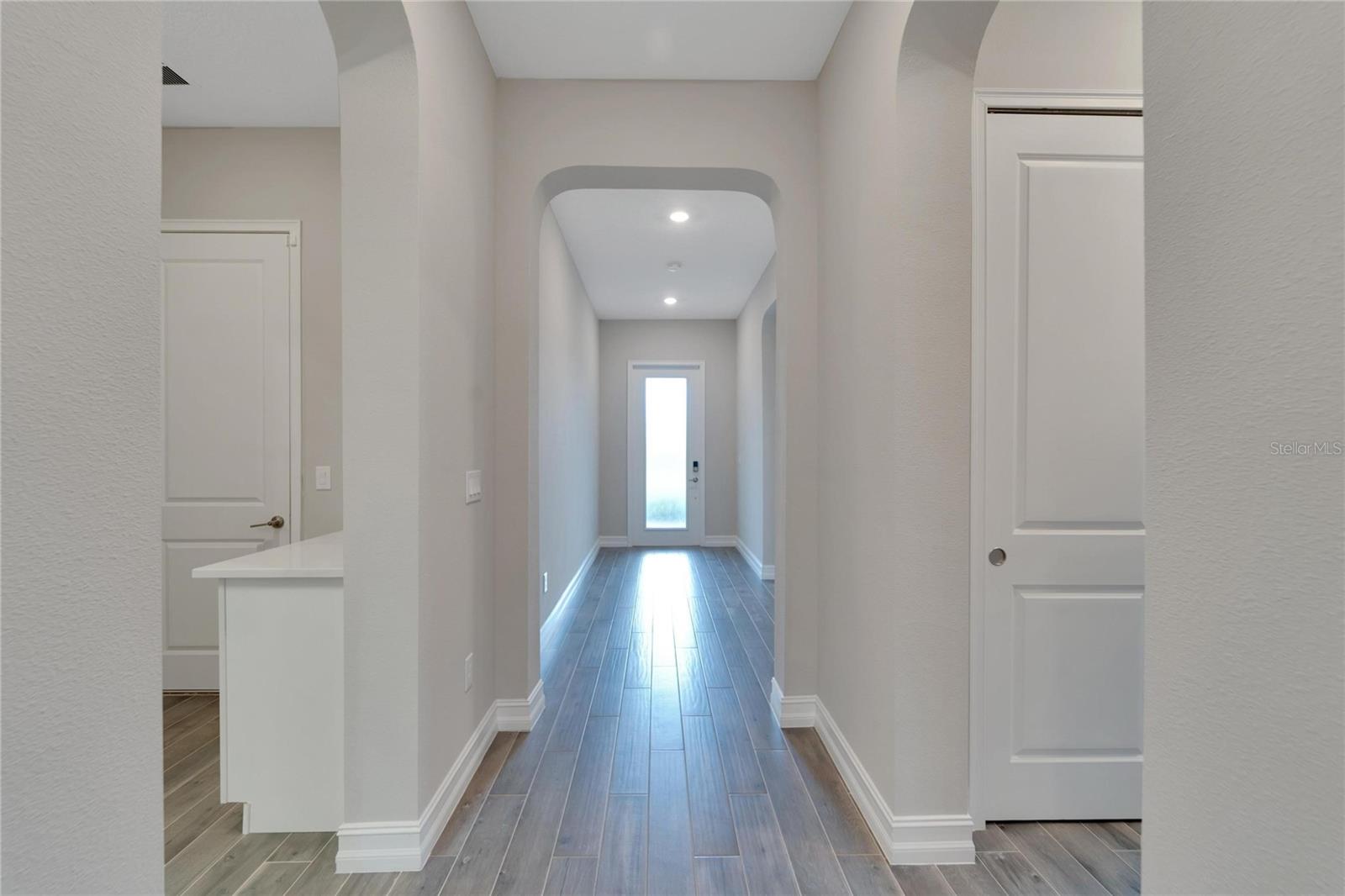 Image 7 of 89 For 2318 5th Street E