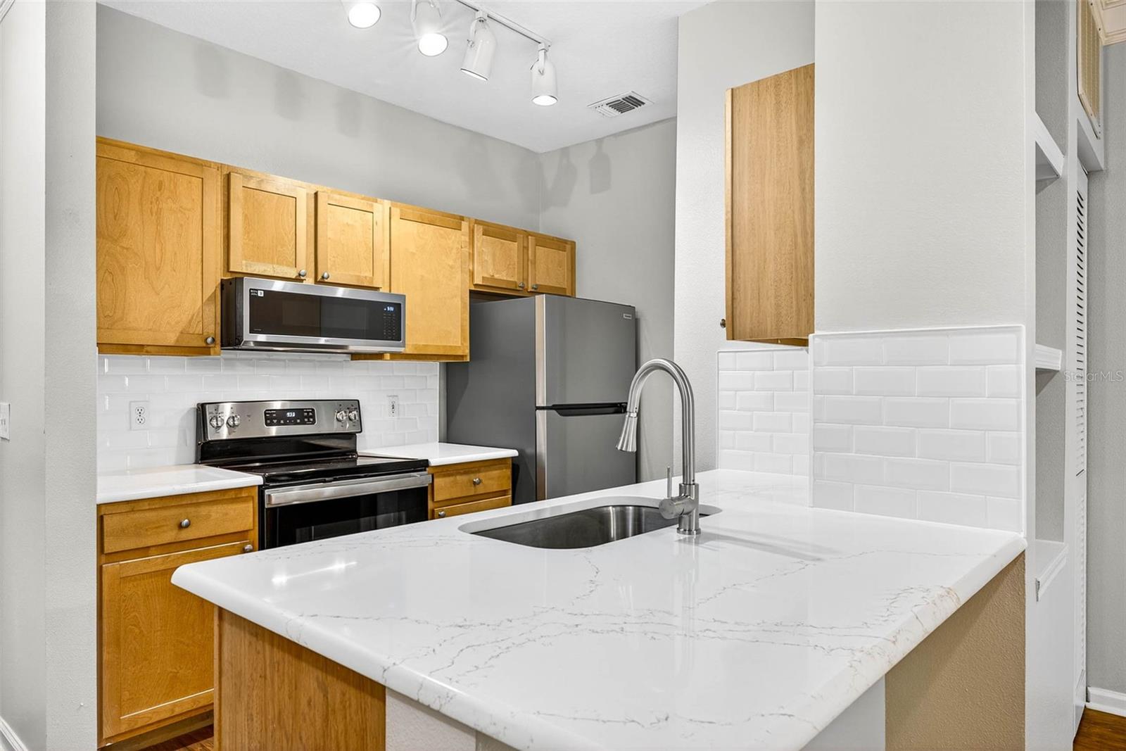 Image 7 of 38 For 4207 Dale Mabry Highway 12109