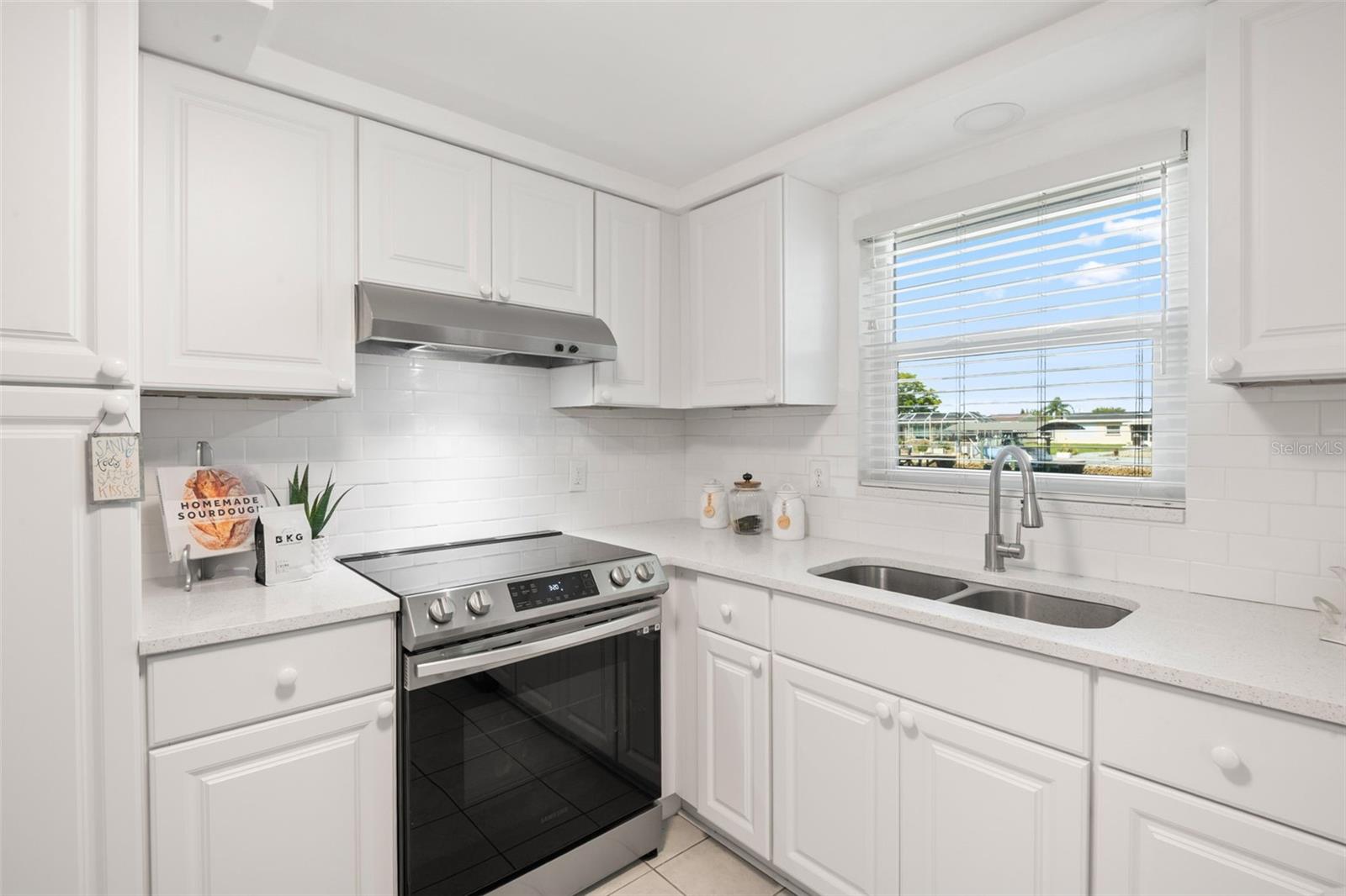Image 18 of 43 For 12637 2nd Isle