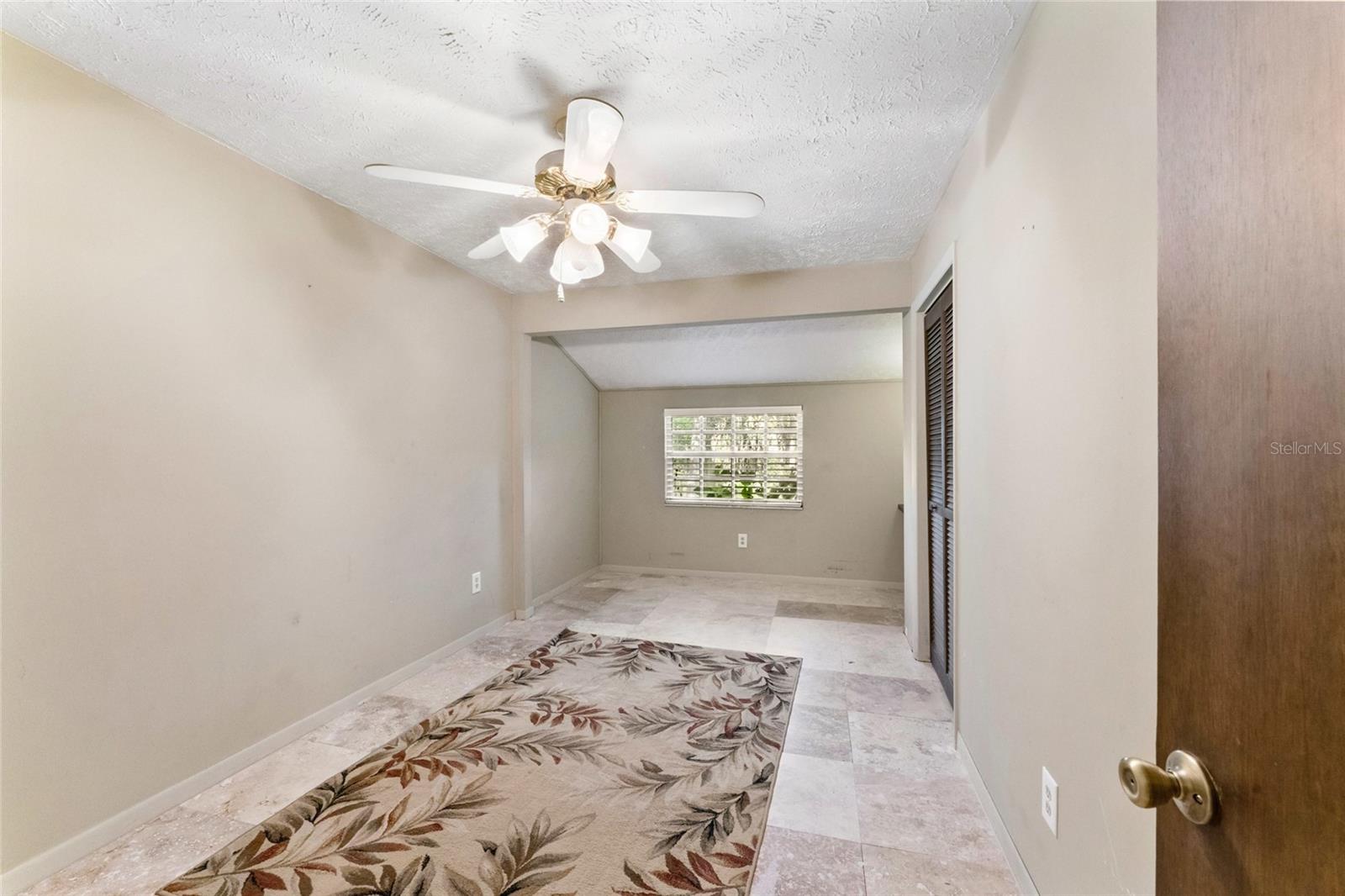 Listing photo id 8 for 8807 Overlook Drive