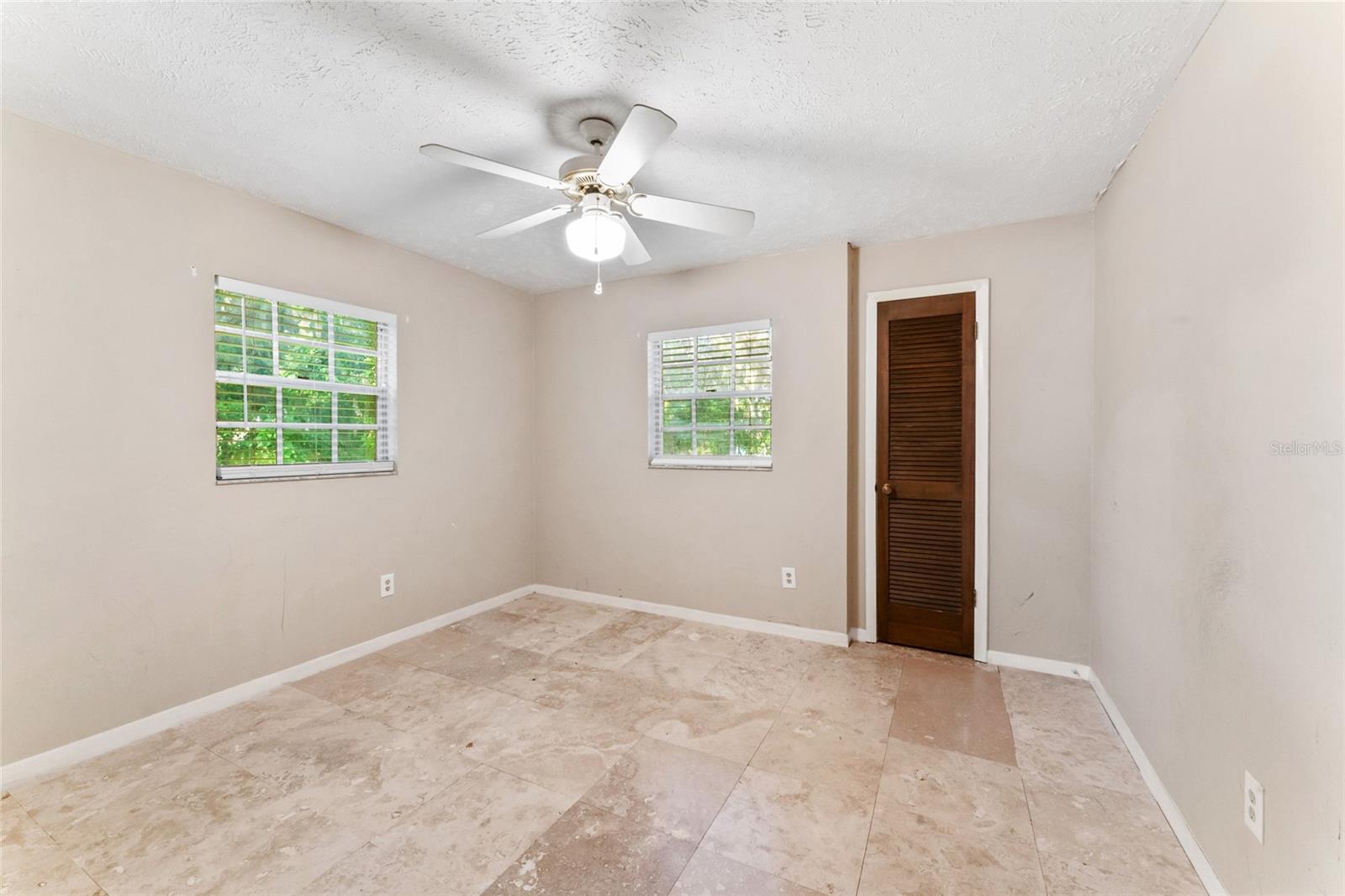 Listing photo id 10 for 8807 Overlook Drive