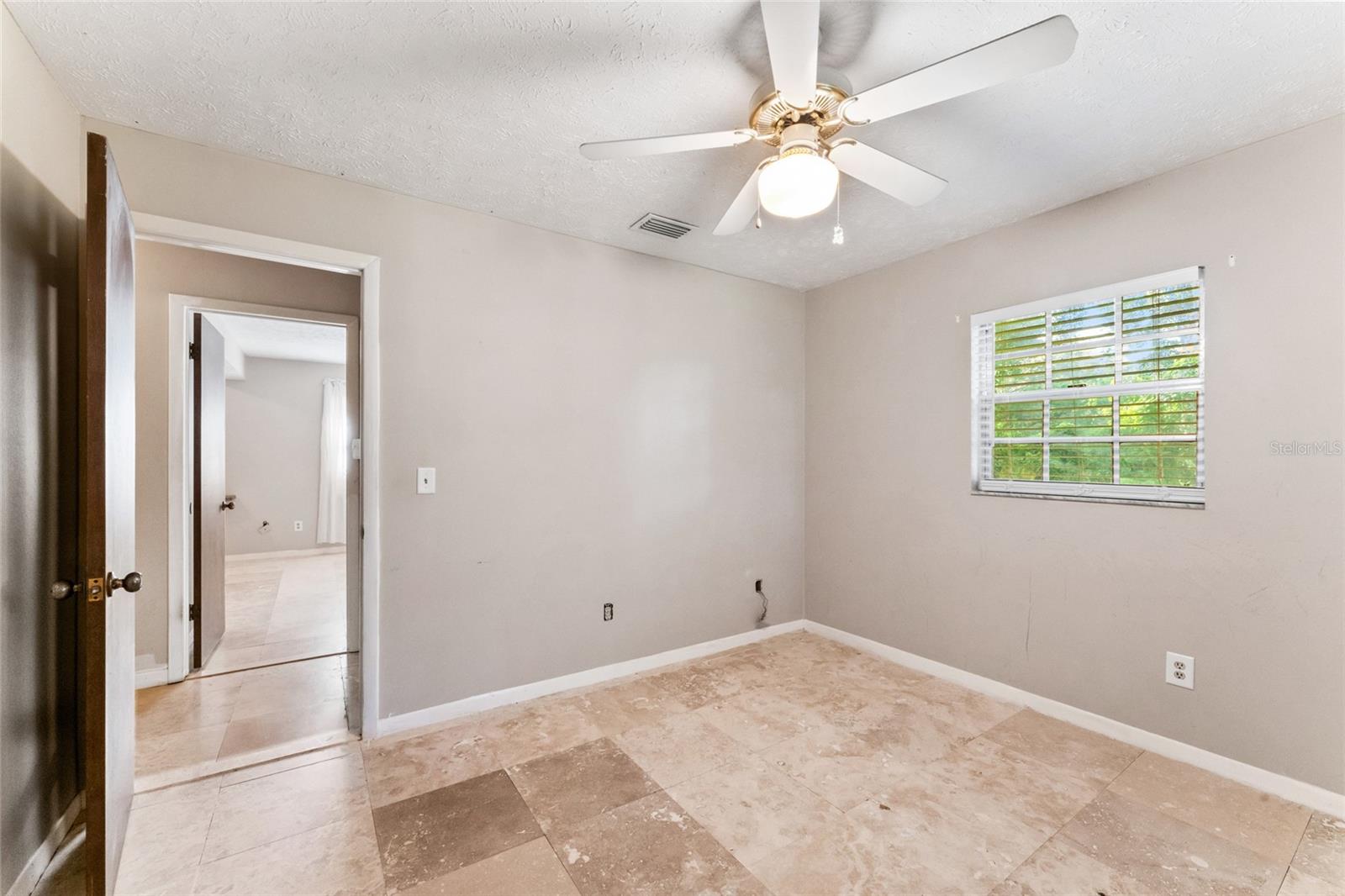 Listing photo id 11 for 8807 Overlook Drive