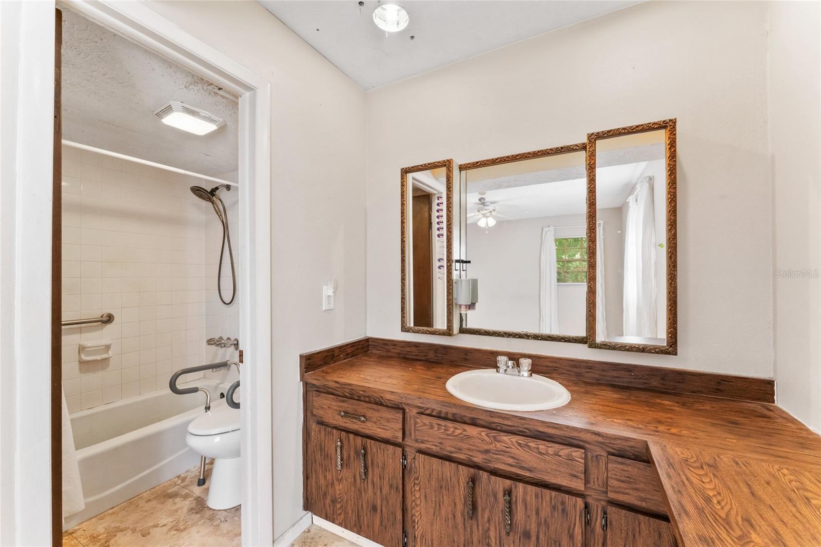 Listing photo id 14 for 8807 Overlook Drive