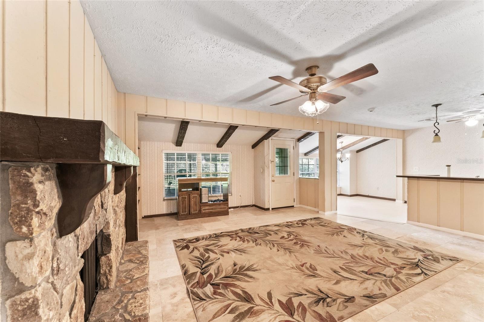 Listing photo id 15 for 8807 Overlook Drive