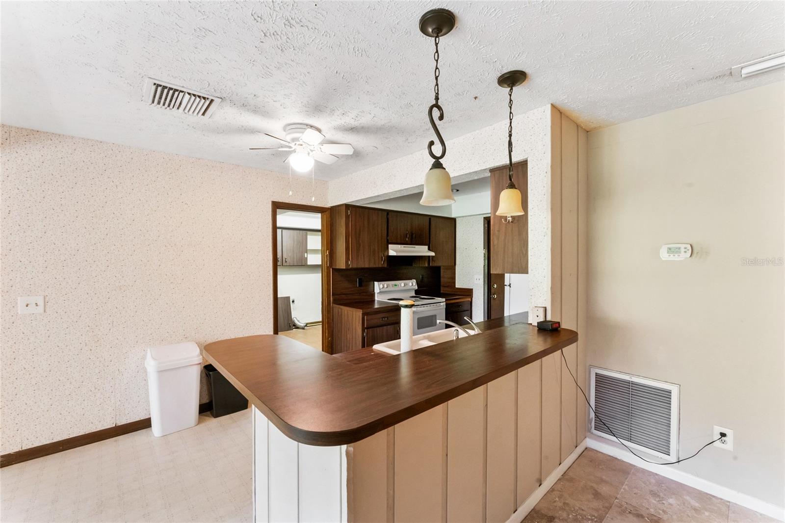 Listing photo id 20 for 8807 Overlook Drive
