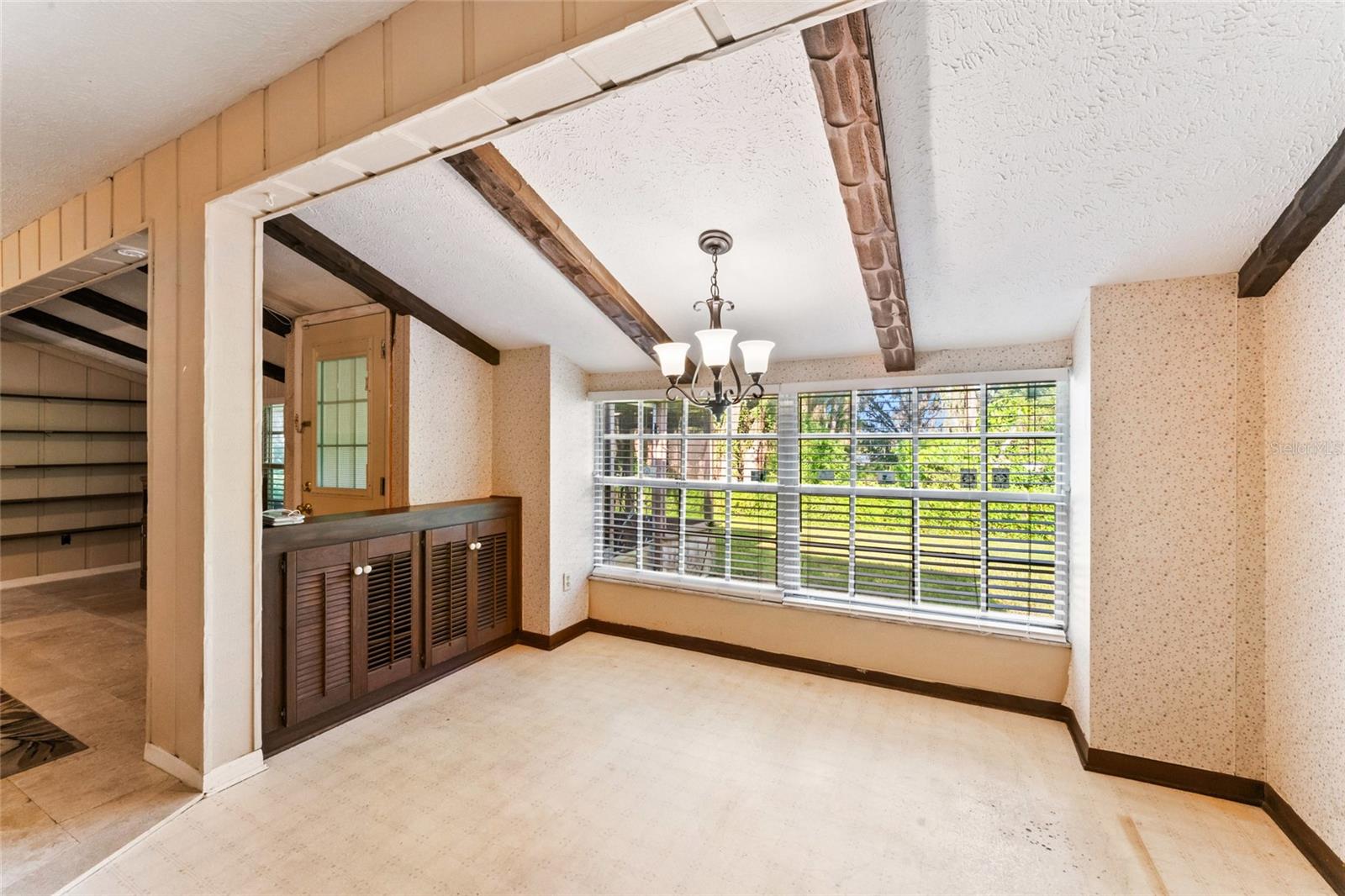 Listing photo id 21 for 8807 Overlook Drive