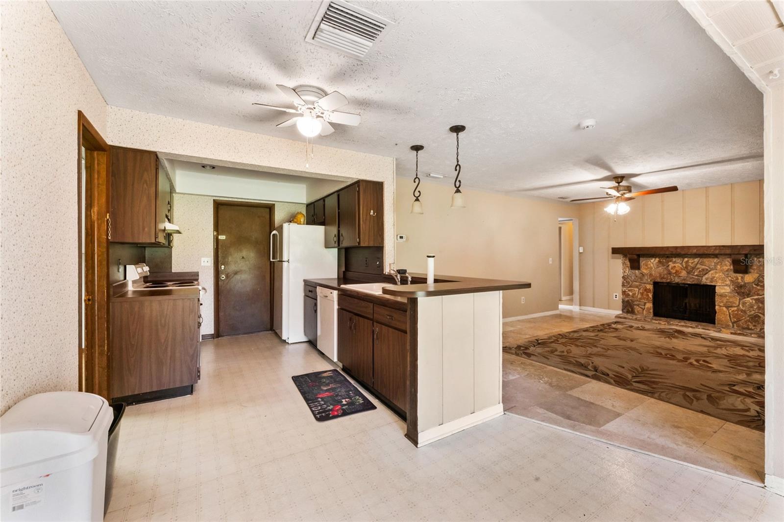 Listing photo id 22 for 8807 Overlook Drive