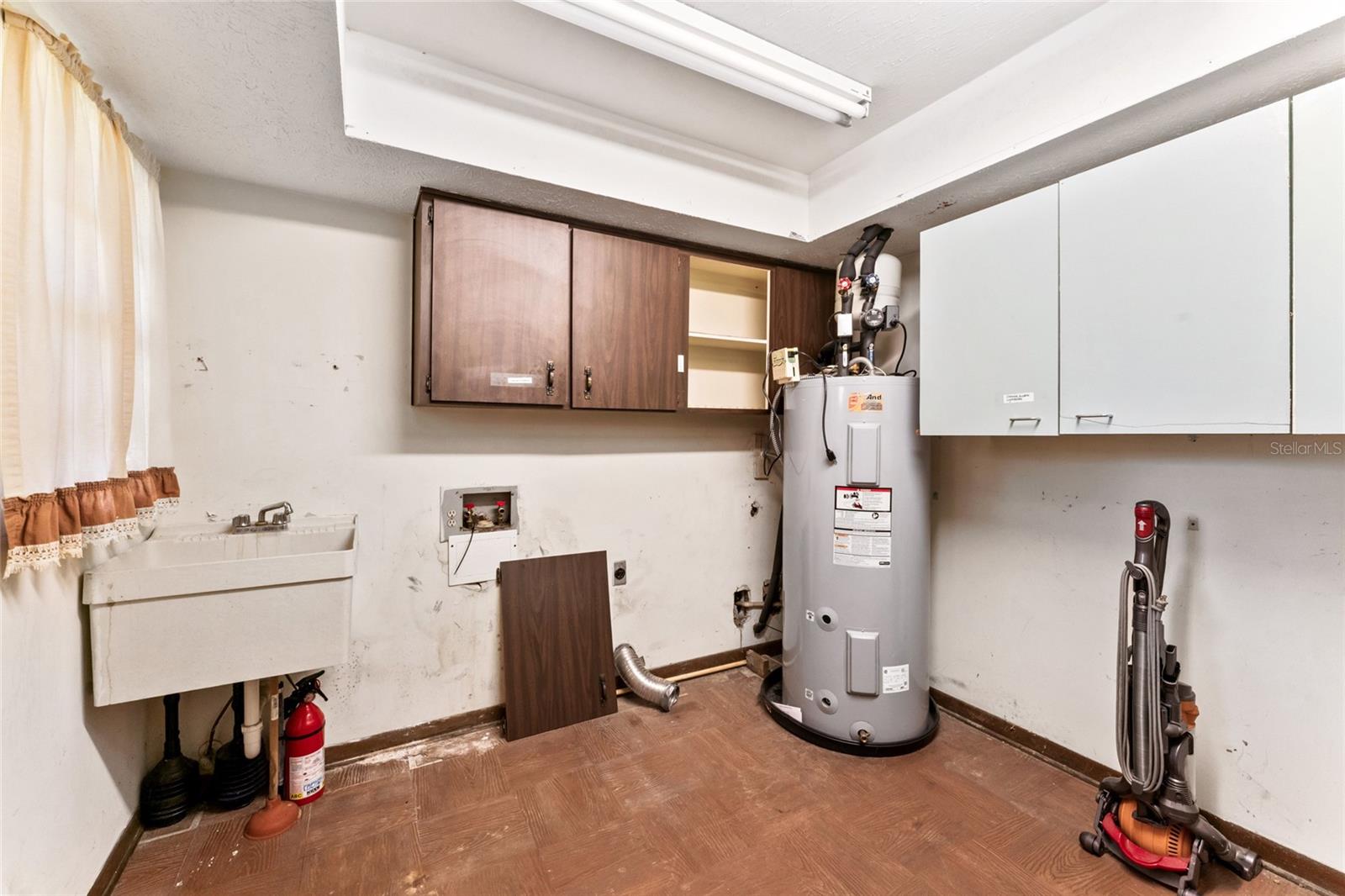Listing photo id 25 for 8807 Overlook Drive