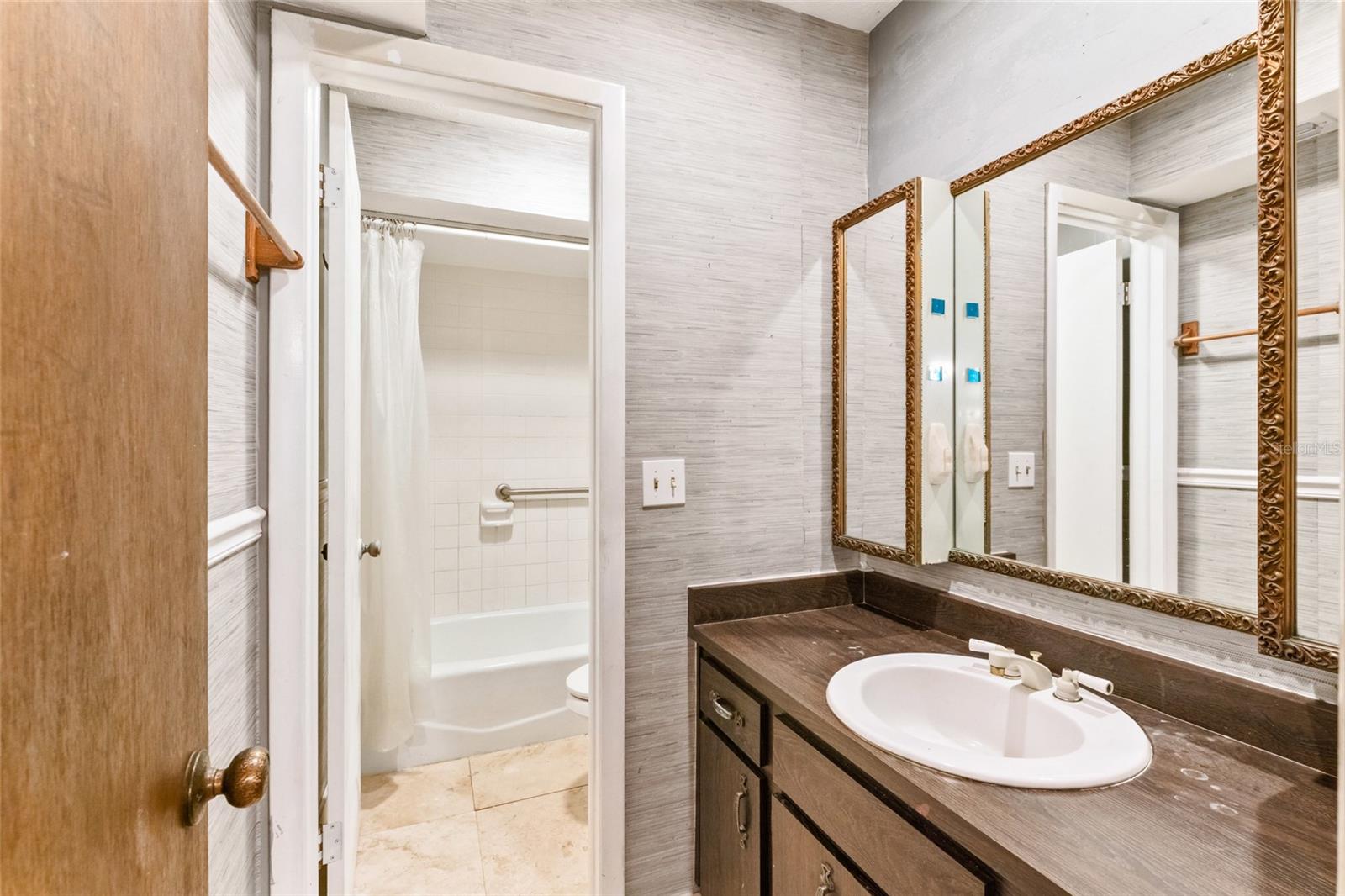 Listing photo id 7 for 8807 Overlook Drive