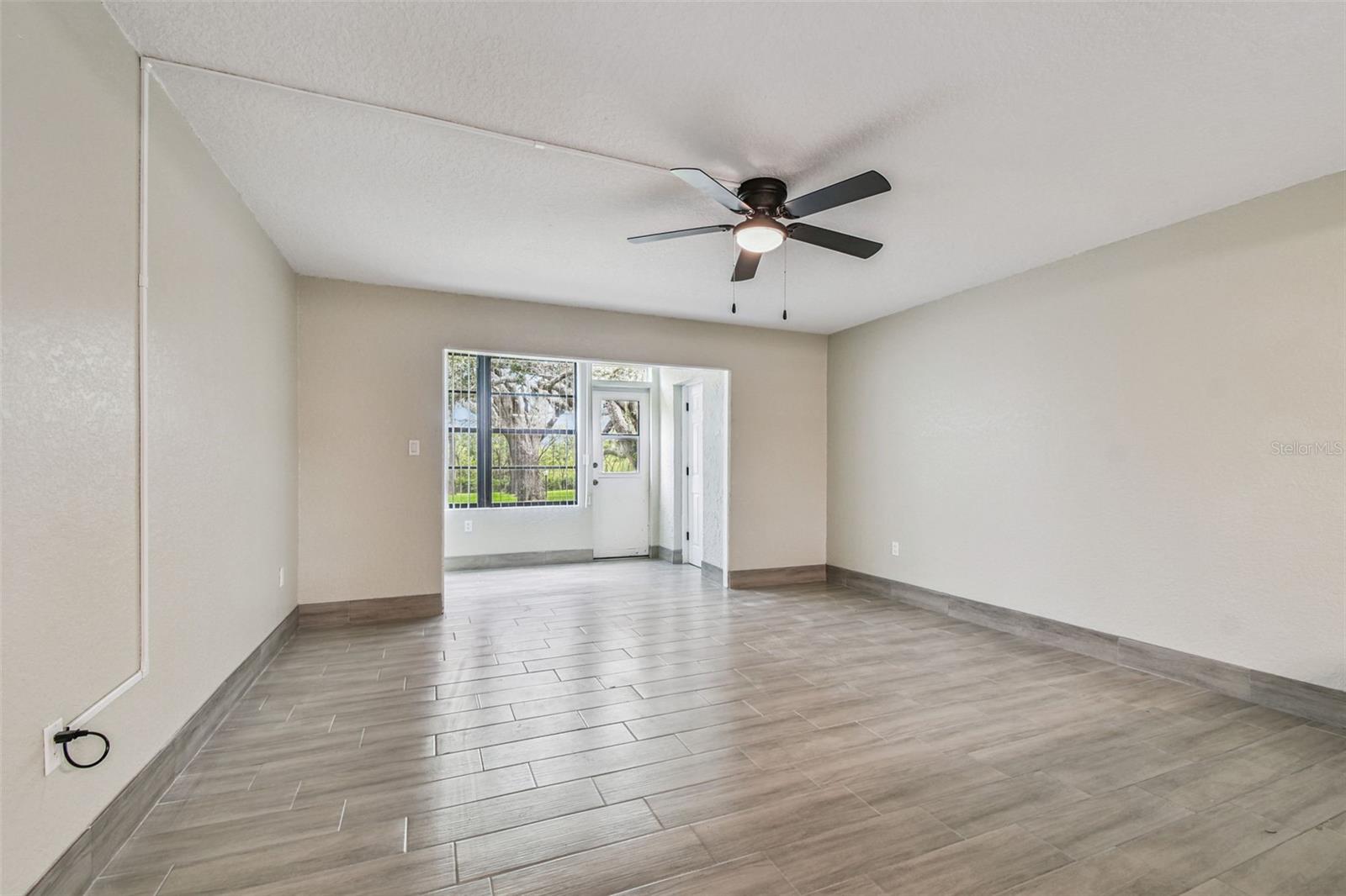 Image 10 of 67 For 4829 Onyx Lane 101