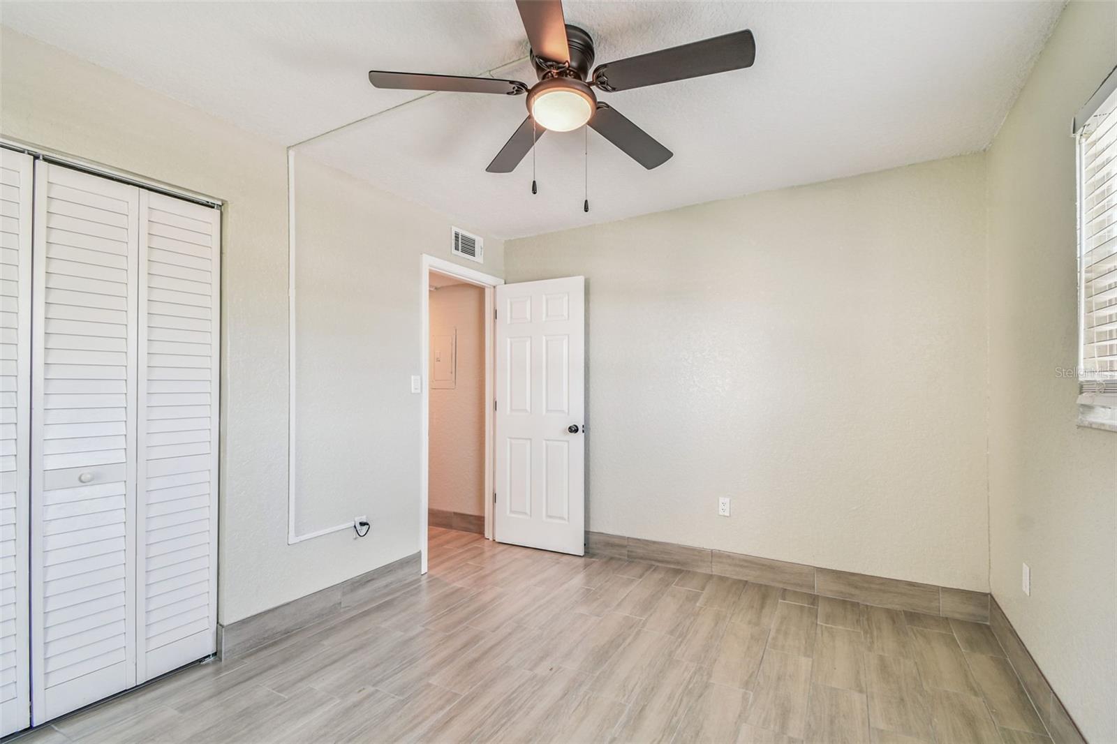 Image 18 of 67 For 4829 Onyx Lane 101