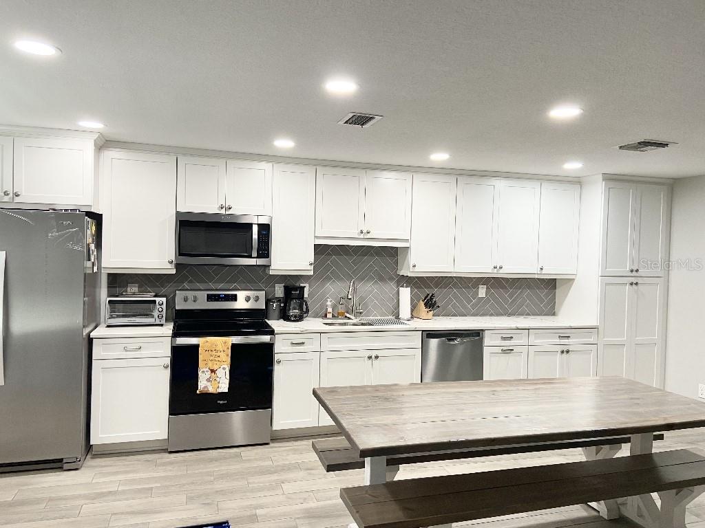 Image 4 of 19 For 3830 Teeside Drive 0