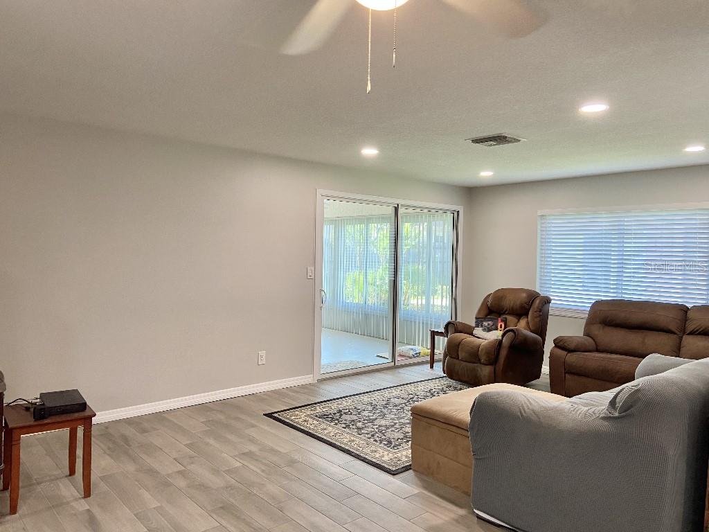 Image 7 of 19 For 3830 Teeside Drive 0