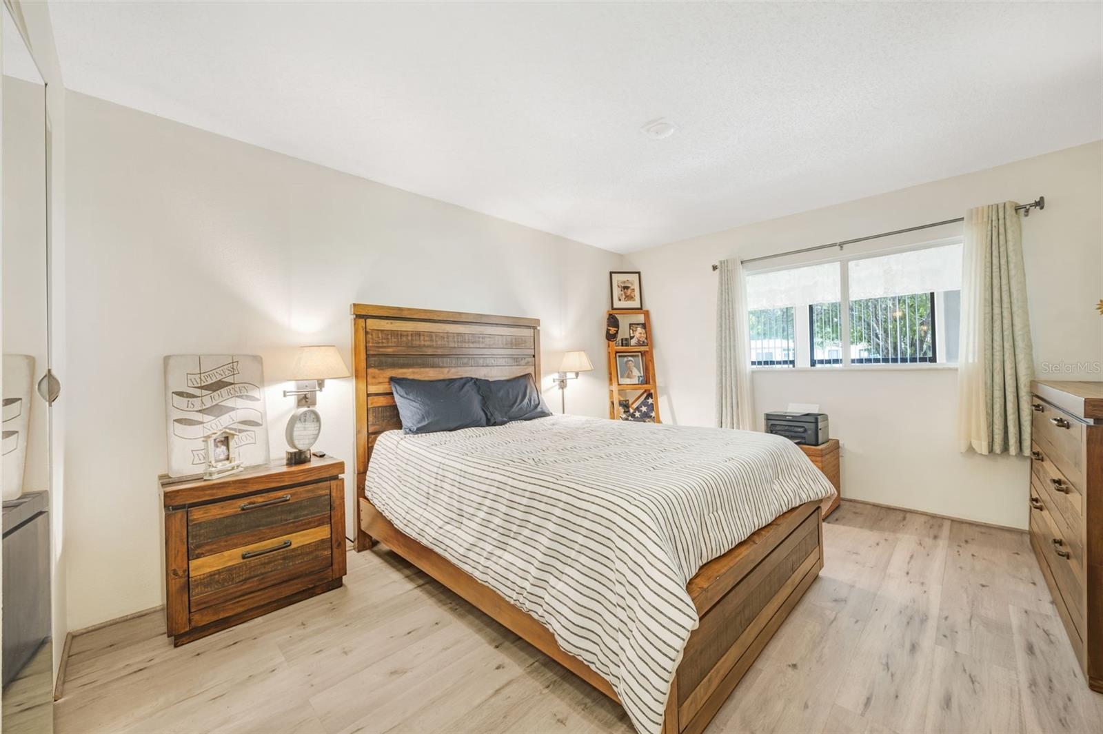 Image 4 of 40 For 1485 Feather Drive 1485