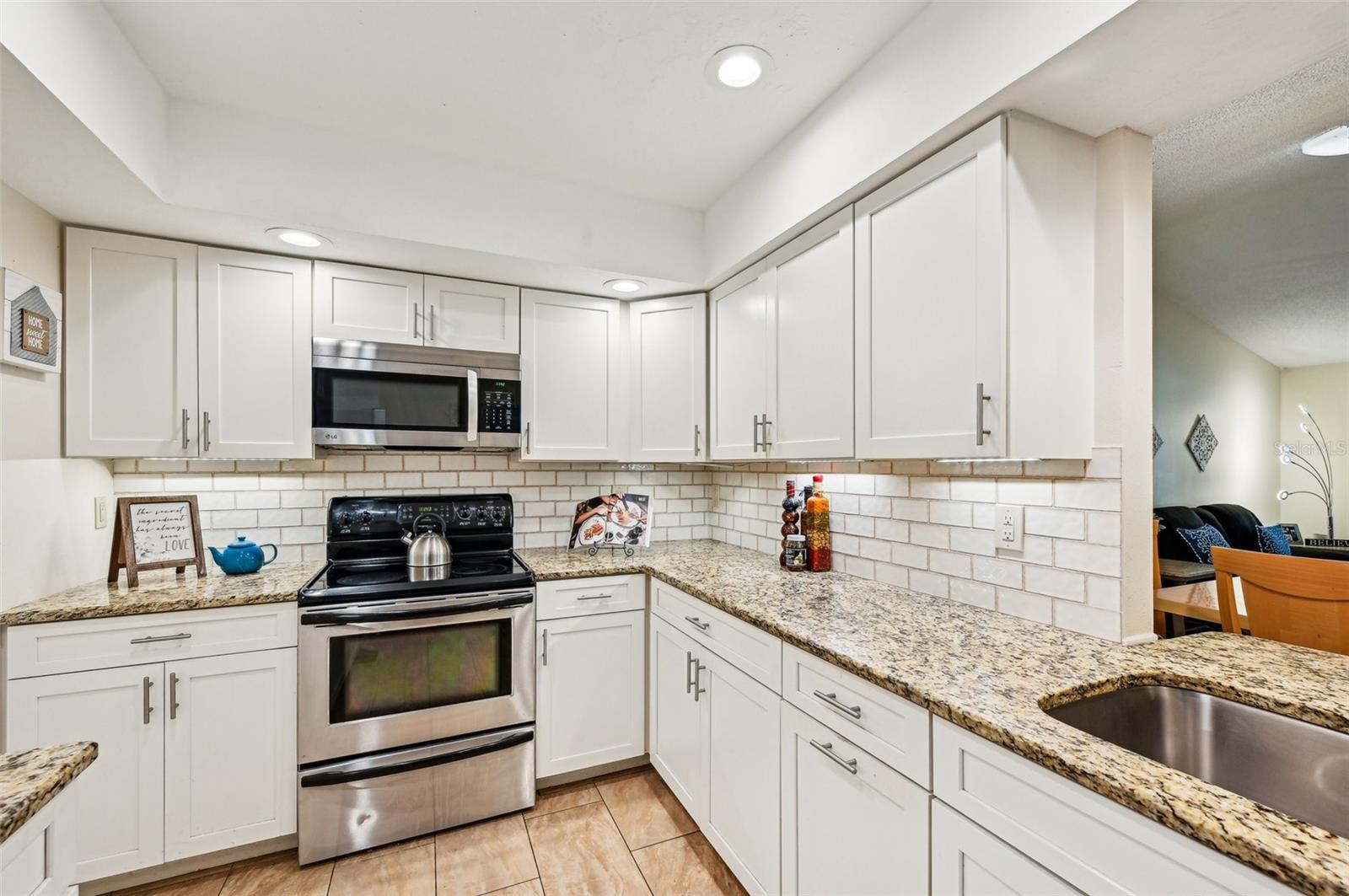 Image 12 of 35 For 7245 Wood Creek Drive 29