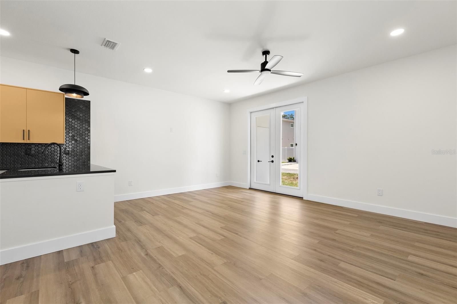 Image 11 of 31 For 212 Euclid Avenue 2