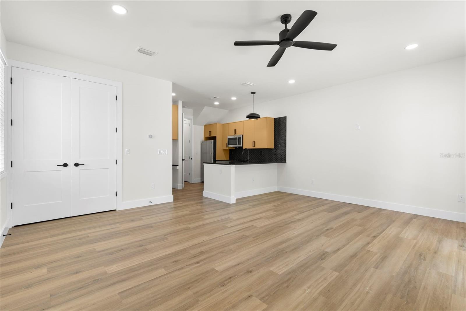 Image 12 of 31 For 212 Euclid Avenue 2